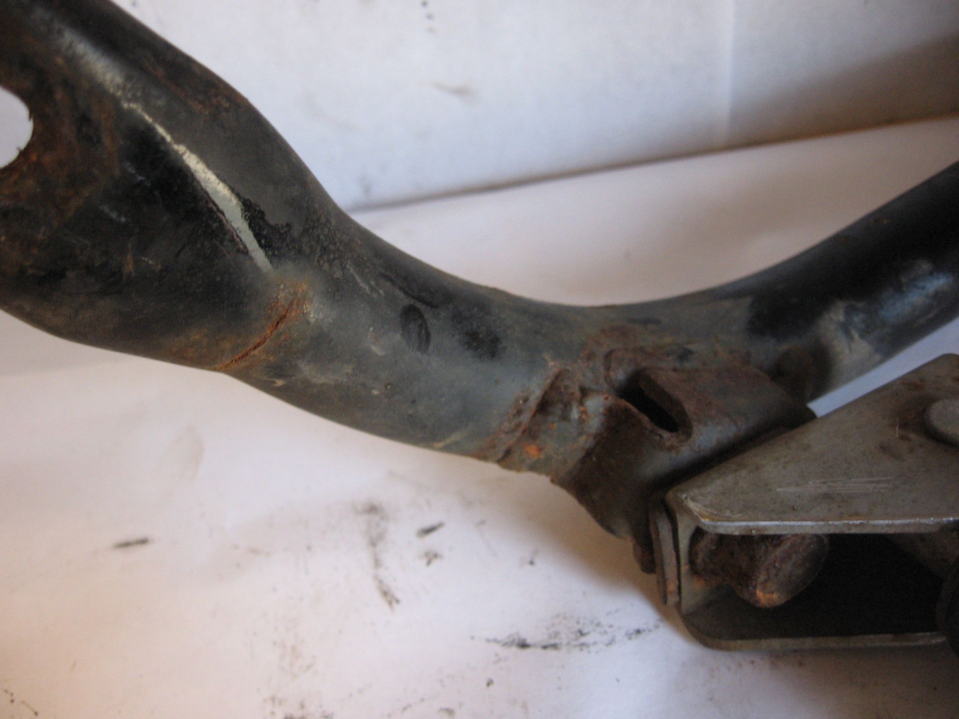 Framedeel , linker houder duovoetsteunhouder met voetsteun 	Xv535 87-88	2GV-21105-00-33