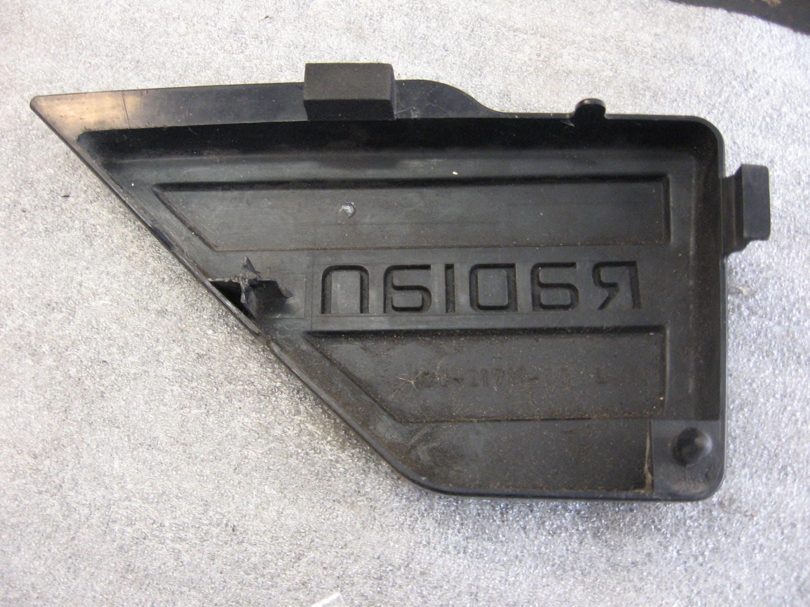 zijkap frame links , 1 pen achter afgebroken	yx600 radian 86-90	1uj-21711