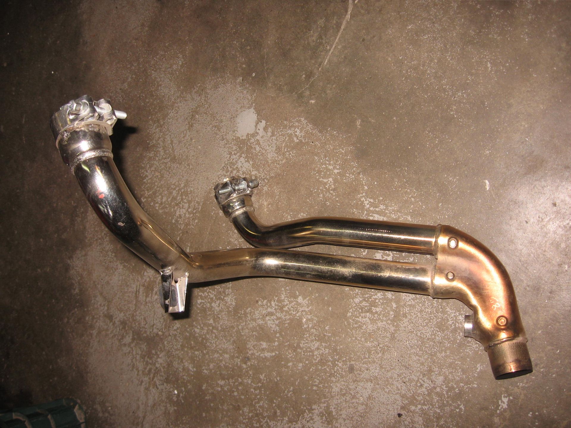 Uitlaat tussenstuk 1-2 met aansluiting co sensor// Speed triple 1050 2006- 2010 , T2200337  (1)