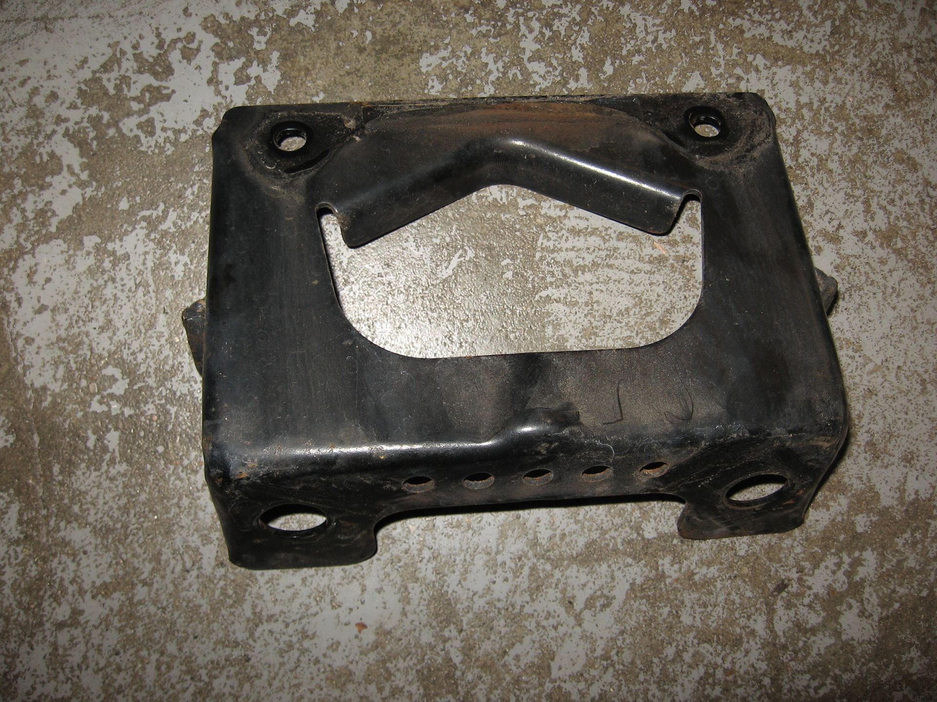 fueltank bracket 	beugel achter benzinetank Gsx1100f  88-94	44550-48b10