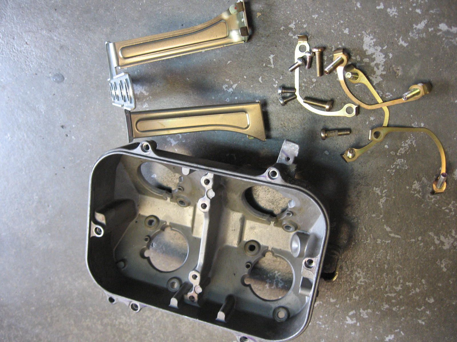 onderkant luchtfilterhuis met steun	St1100   	16188-mt3-610