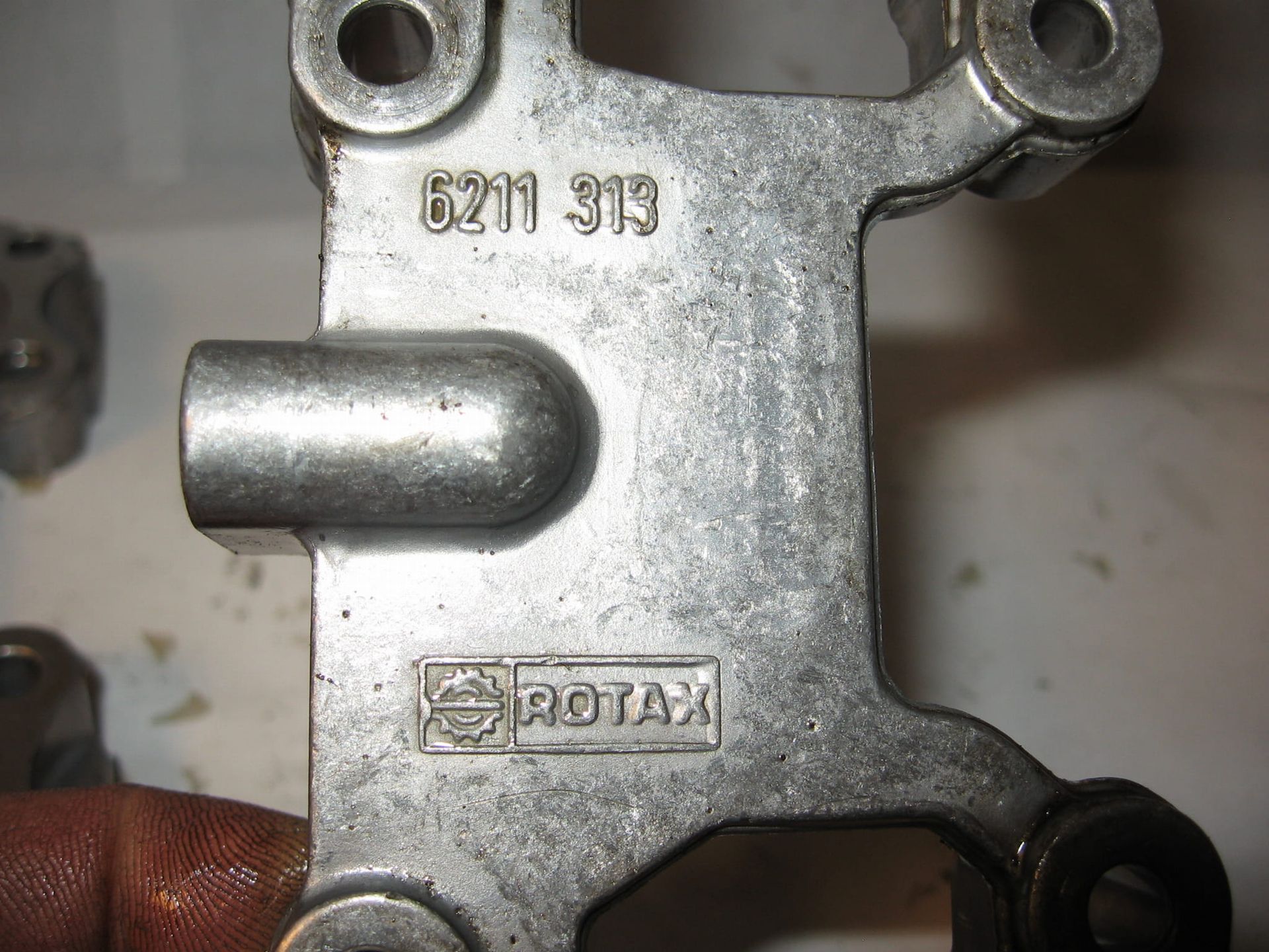 supporting bracket camshaft , steunlager nokkenas	F650gs 99-2008, dakar 00-07 , f650cs 01-05 , g650 078-09 	11127652868