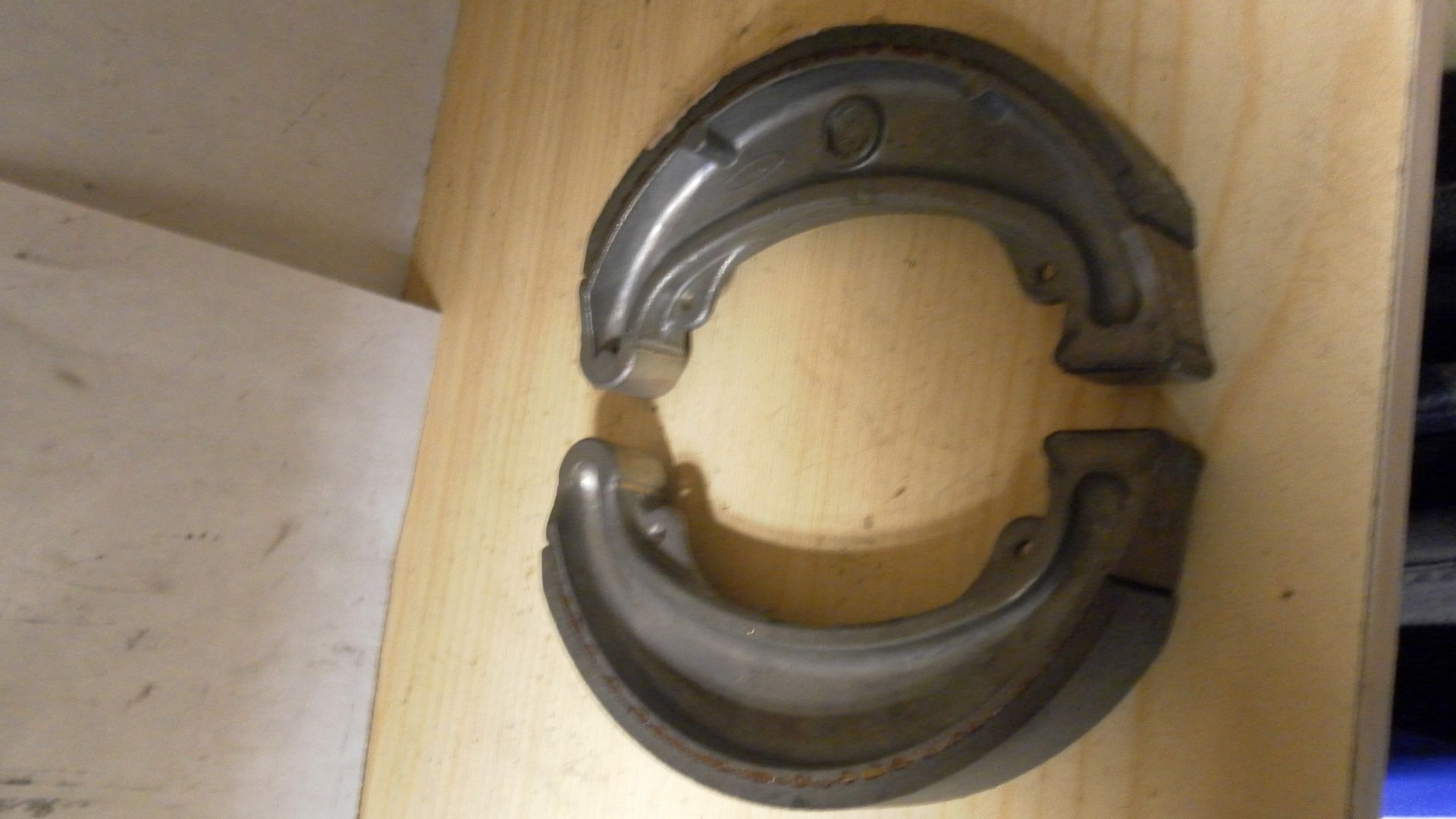 remschoenen ferodo fsb717	Ke175D 79-83 kl250A 80-84 , kl250c 80-84 klr250 84-2000 ,  front; kdx200 a 83-85	/ zonder verpakking