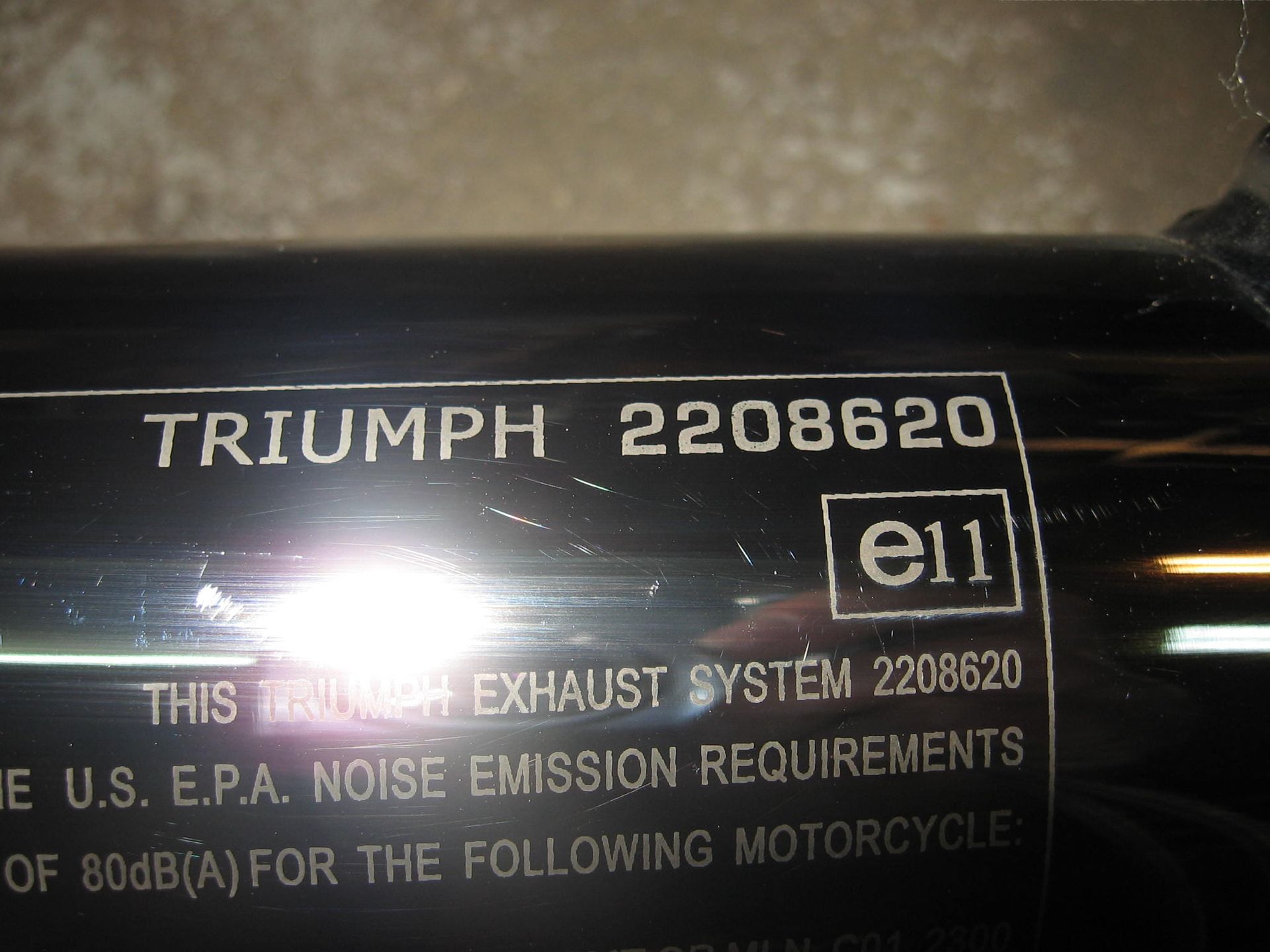 Triumph uitlaatdemper links ,  zonder eindstuk // Rocket III classic /roadster 2005-14	geen verpakking 			T2208620