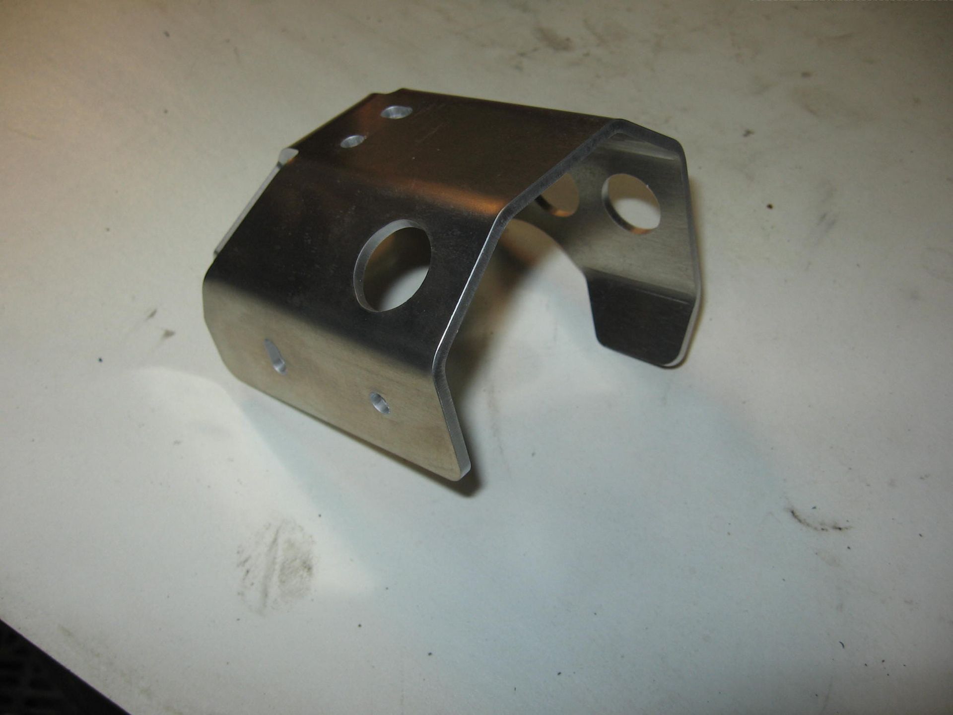 fog light shroud left hand , bevestigingskap schijnwerper tiger800				A9830031