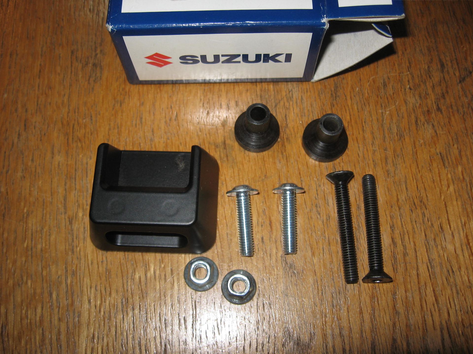 suzuki topkoffer bevestigingskit zwart // DL650 ,DL1000 2002-12	oem	990D0-06G00-076