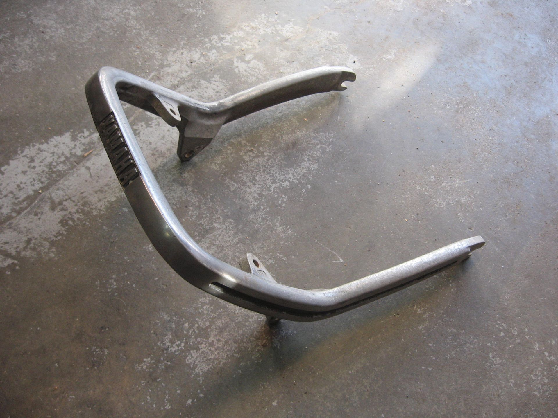 beugel achter zadel – xs400 sj 1982		3f9-21645-00	, beschadigt achter bij naam