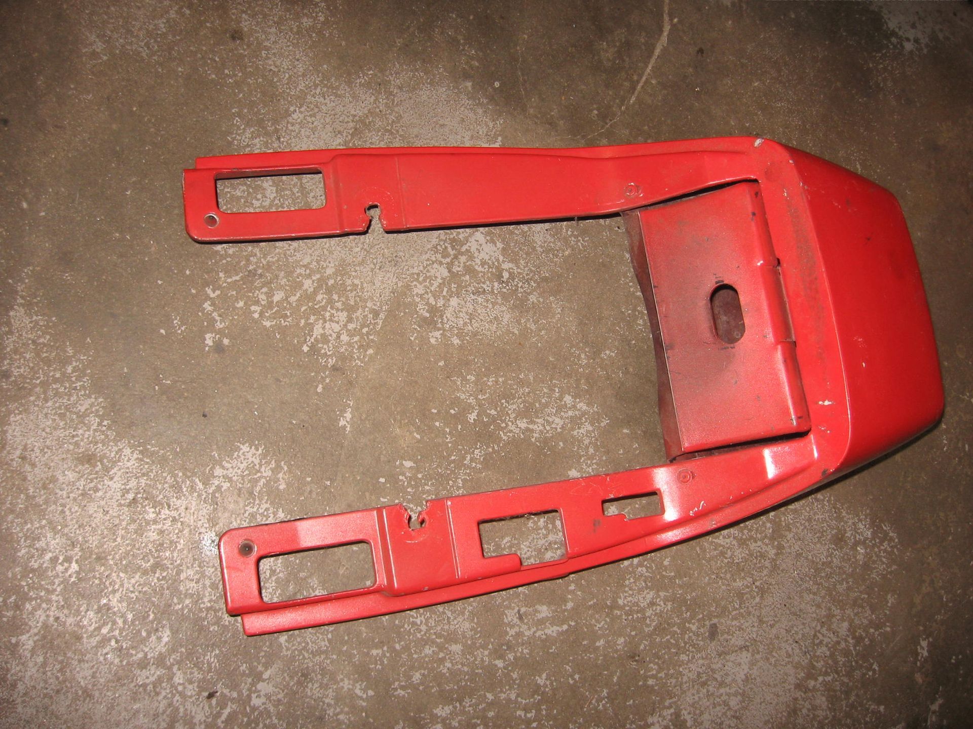 kontje rood /lak niet zo goed , ogen bovenop kapot/ gsx400e 		45510-44470-7p