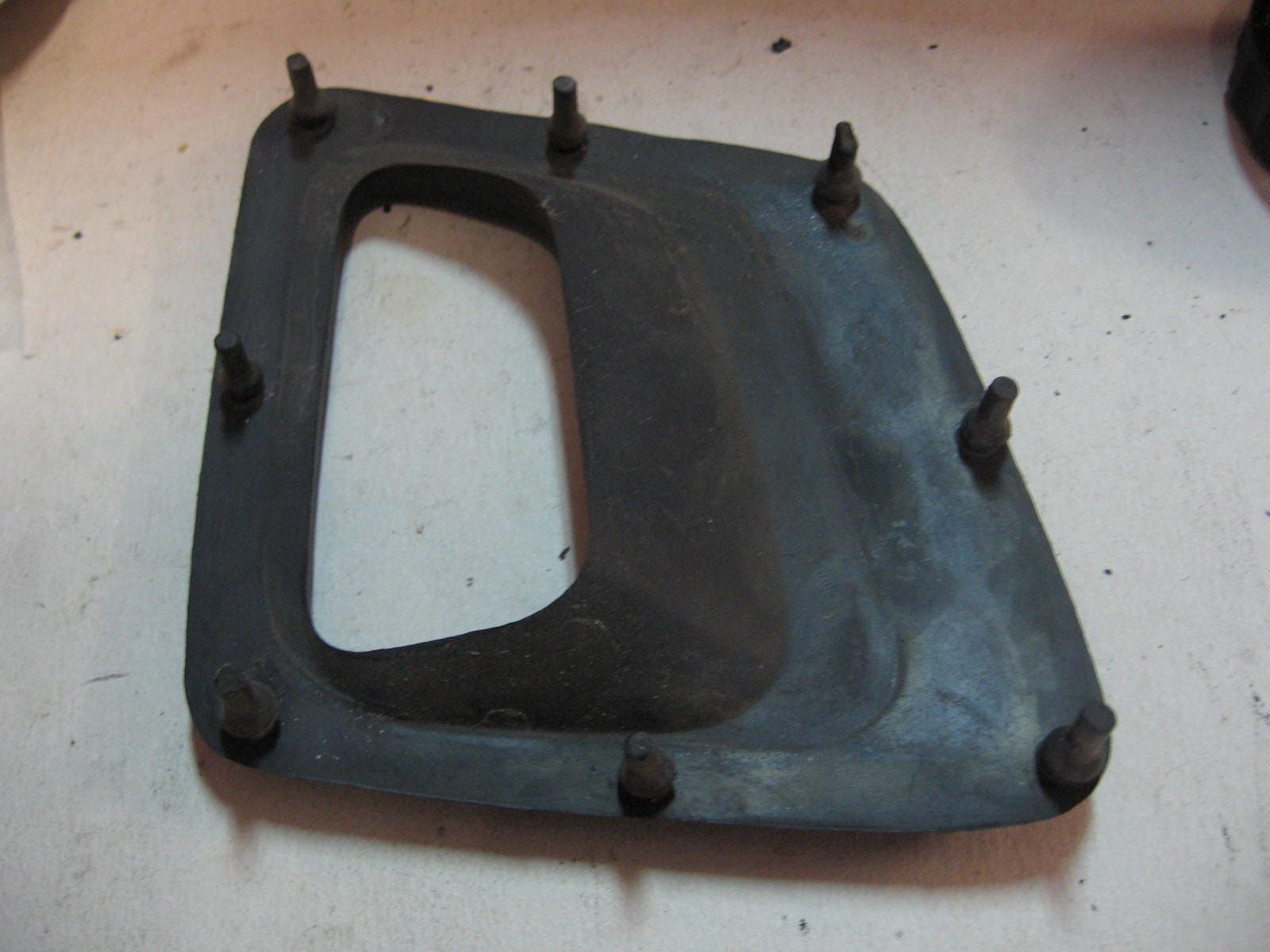 rubber handgreep zijkp frame rechts	(alle pennen heel) St1100 1991-04	83610-mt3-000