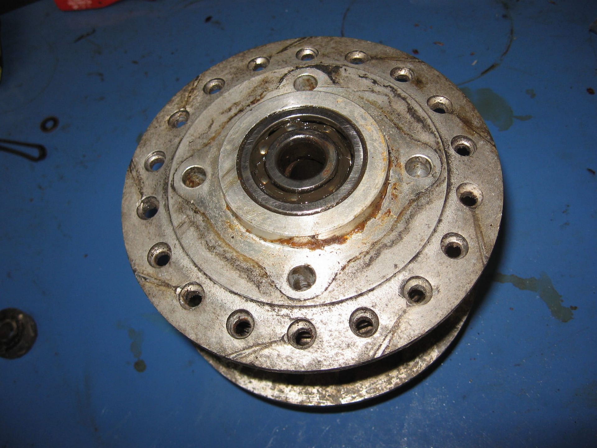 Frontwheelhub . Voorwielnaaf	cb400f 	44601-317-702