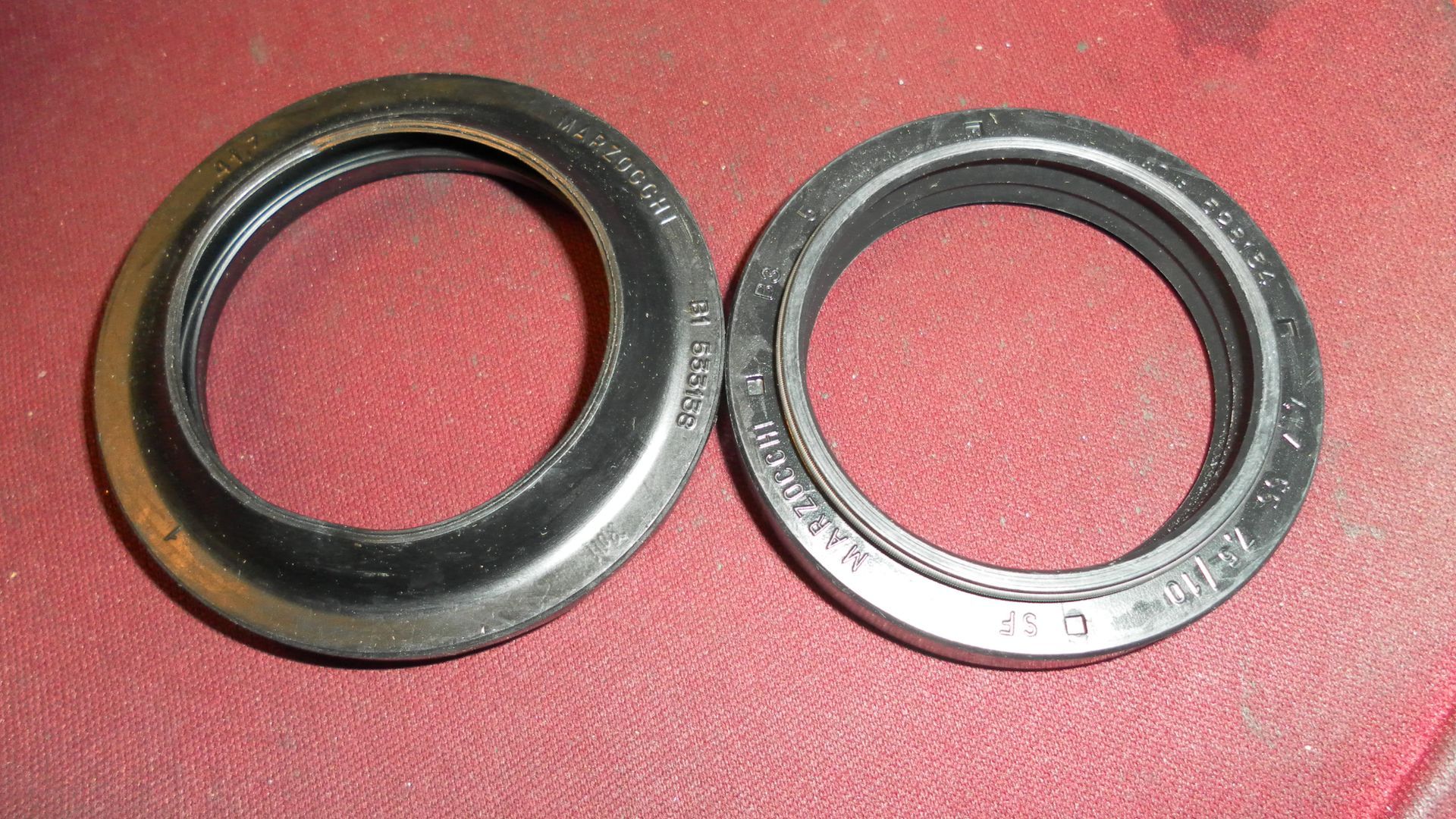 voorvork keerring en stofring , k1100 31422310344 + 31422312928 41,7x55x7,5/10 //