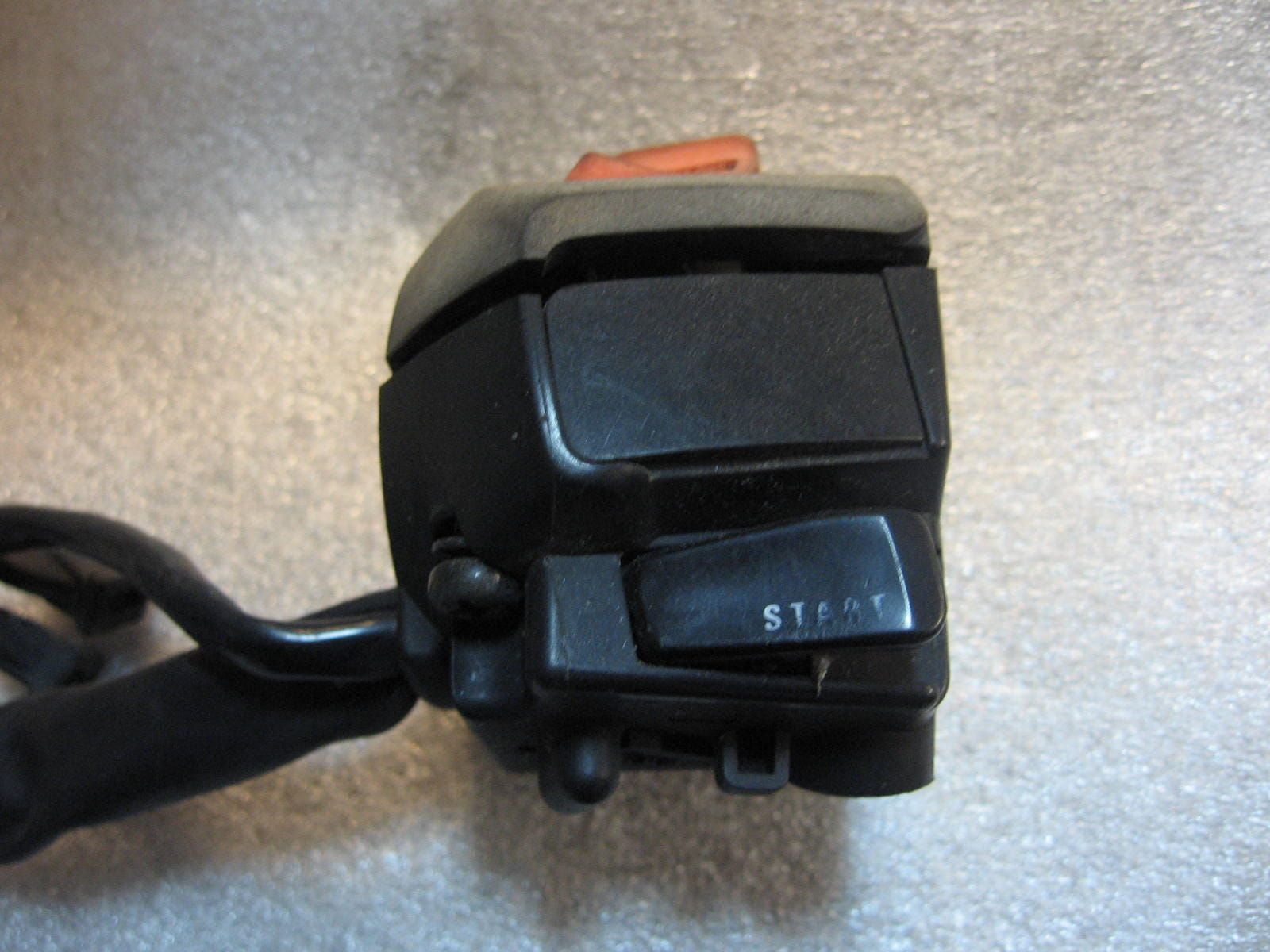 stuurbediening rechts	St1100  us cali  1991-95 ,35130-mt3-671