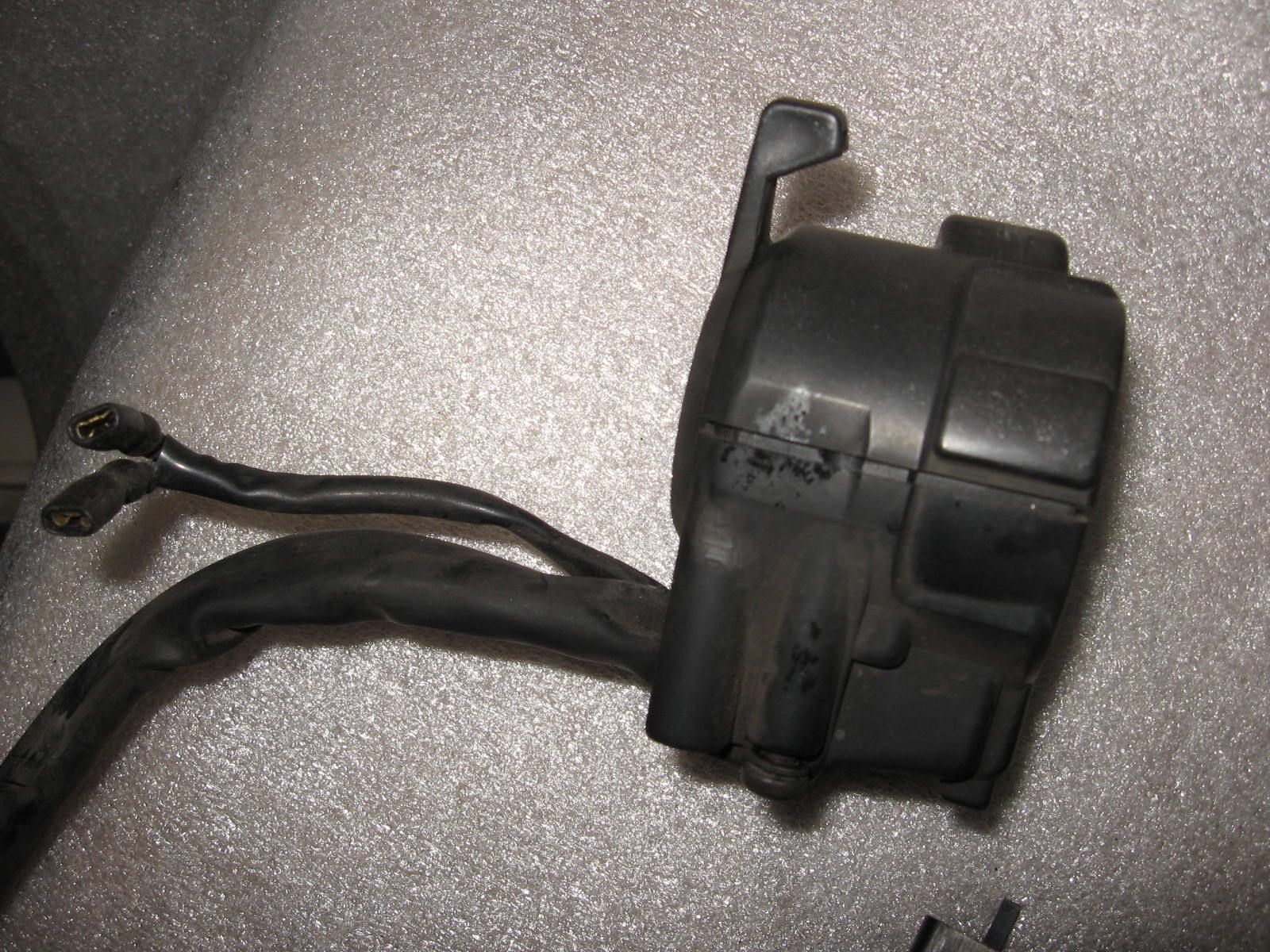 stuurbediening links	St1100   1990-94	35130-mt3-671