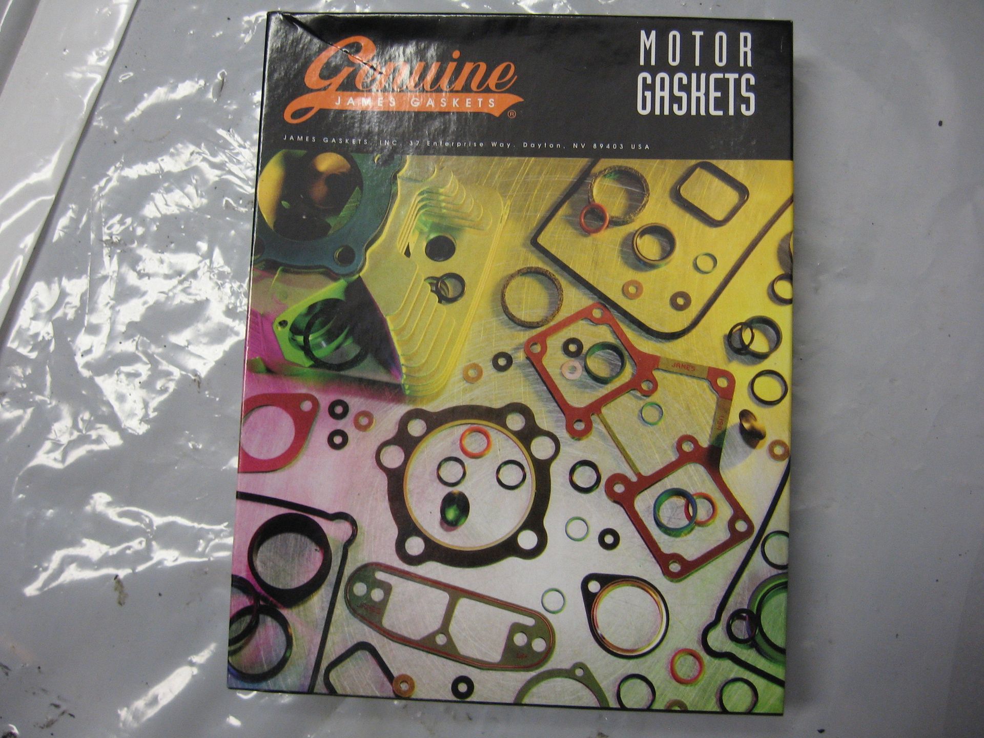 Top end gasket kit , evo 1984-1991 , pakking set bovenkant , metal rocker base gasket	genuine james gasket	james	JGI-17033-83-a		zodiac 234429