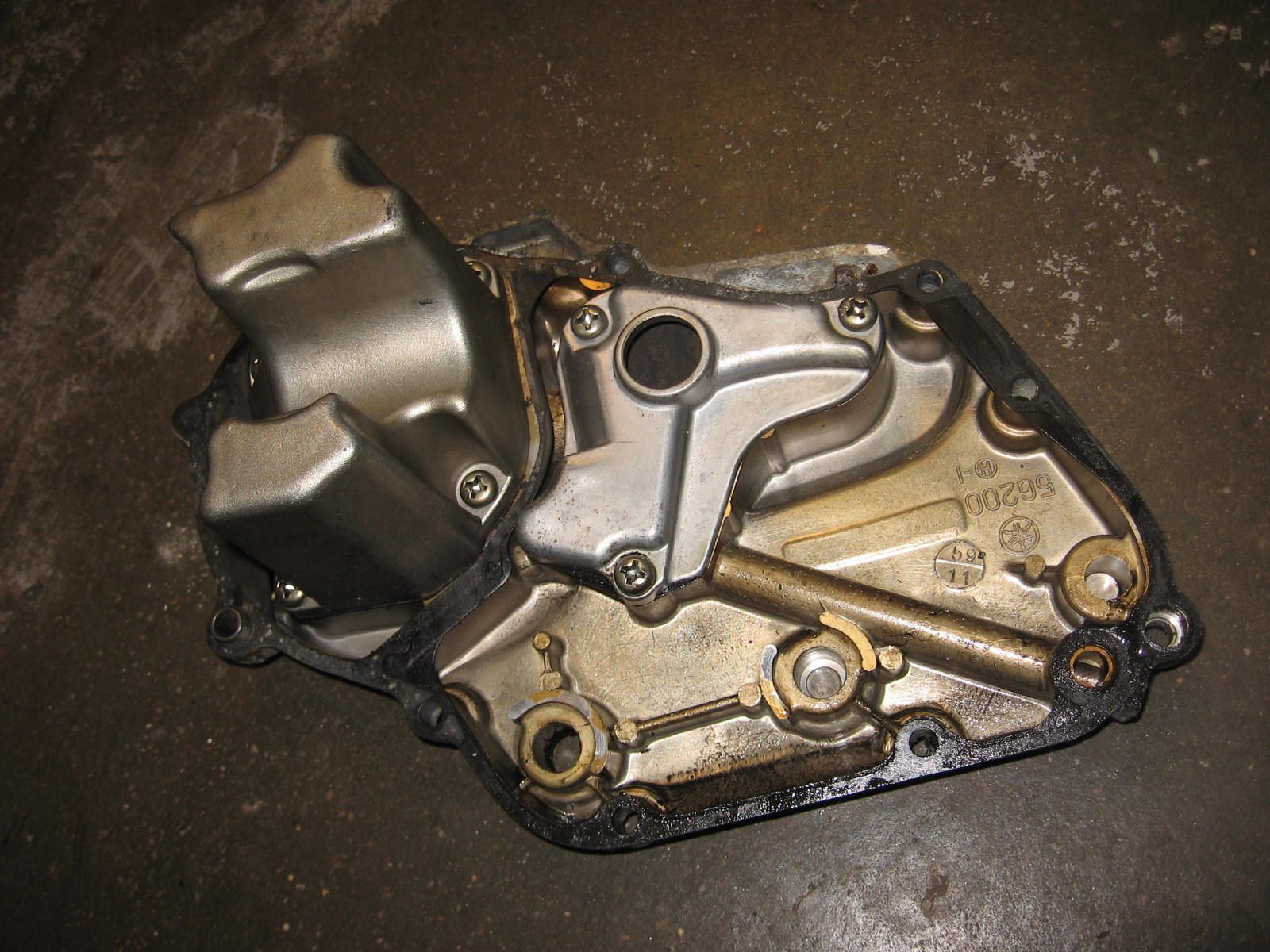 blokdeksel links + carterontluchting 2	Xj700 1985 xj650 82-83	5n8-15411 , 4h7-15347