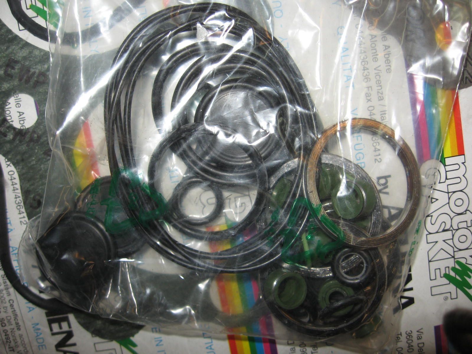 topset ,koppakking ,voetpakking, kleppendekselpakking, klepseals  , div o-ringen ,uitlaatpakking 	, cb500f 1971-73