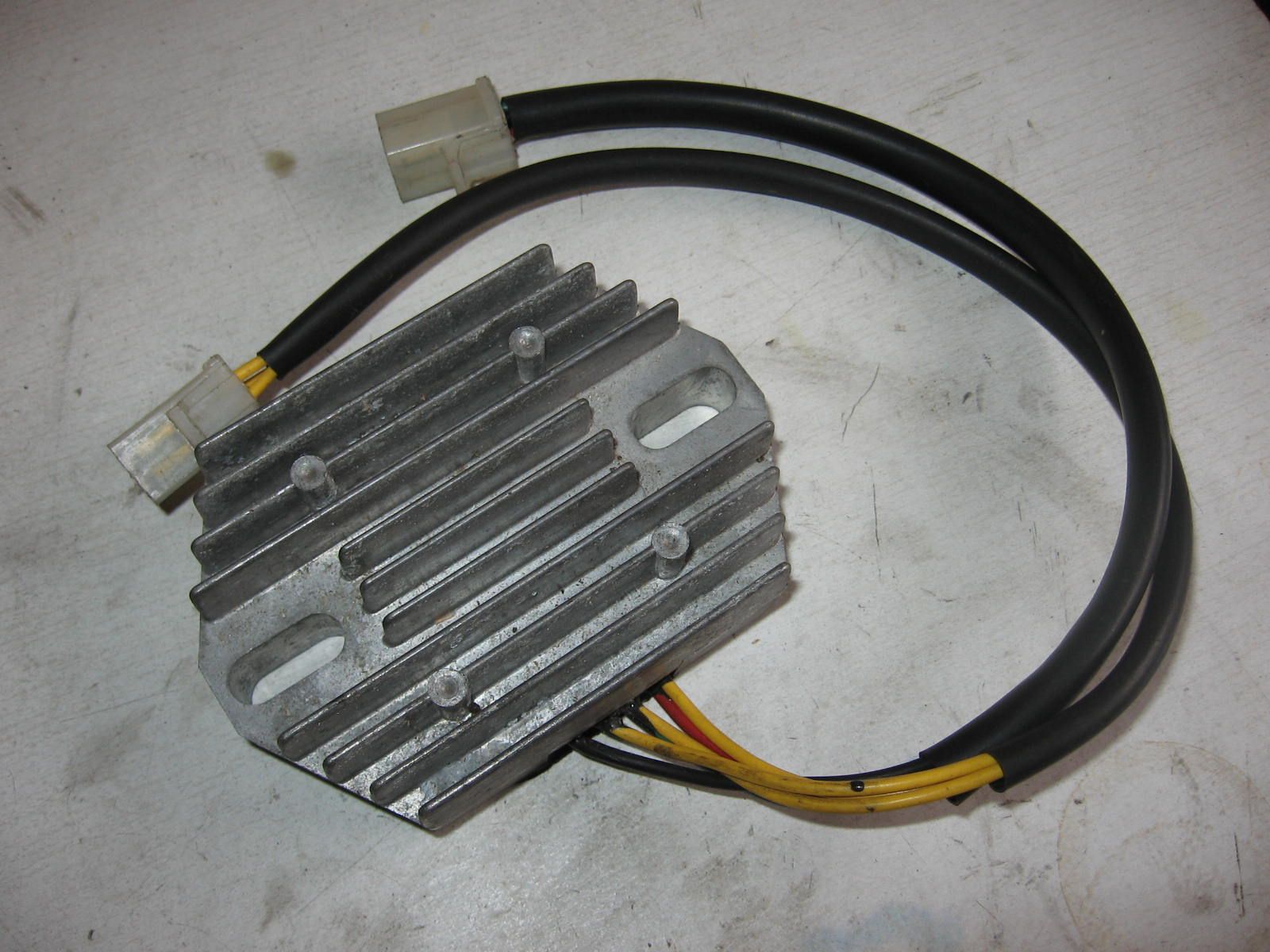 spenningsregelaar gelijkrichter cx500	zonder verpakking	vervangend		31600-415-008