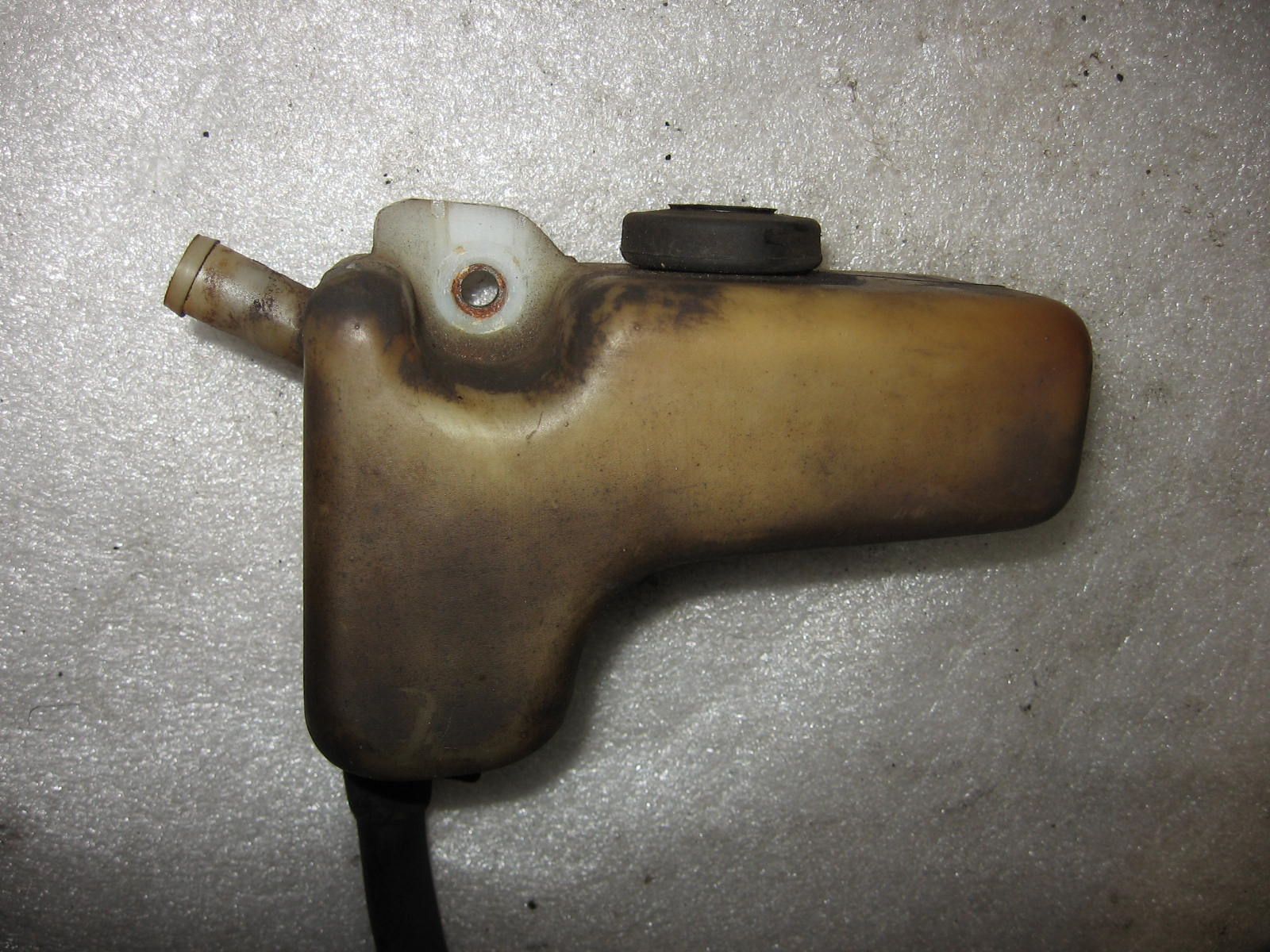 storage tank , opvangtank vocht uit luchtfiterhuis	Cmx450c  86	17551-mm2-000 (1)