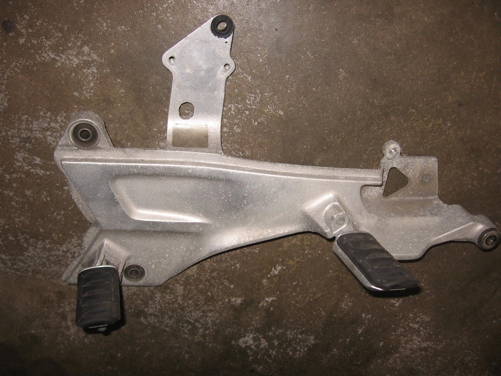 linker voetsteunhouder met voetsteunen	St1100   91-95	50700-mt3-000, 50640-mt3-000 , 50740-mt3-000