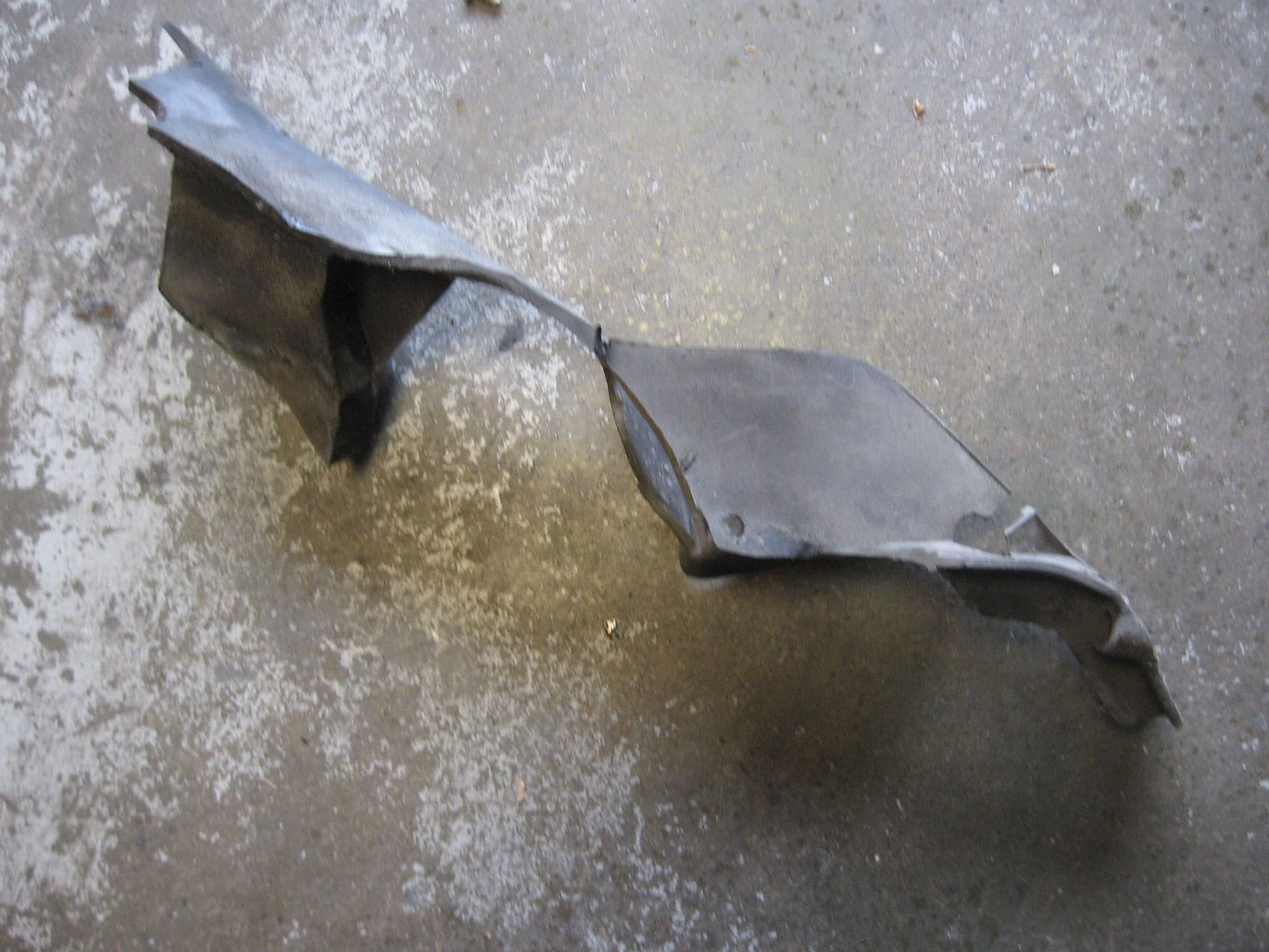 rubber tussen frame en cilinders links , plate1	Fzr1000 91-95	3gm-28396-50