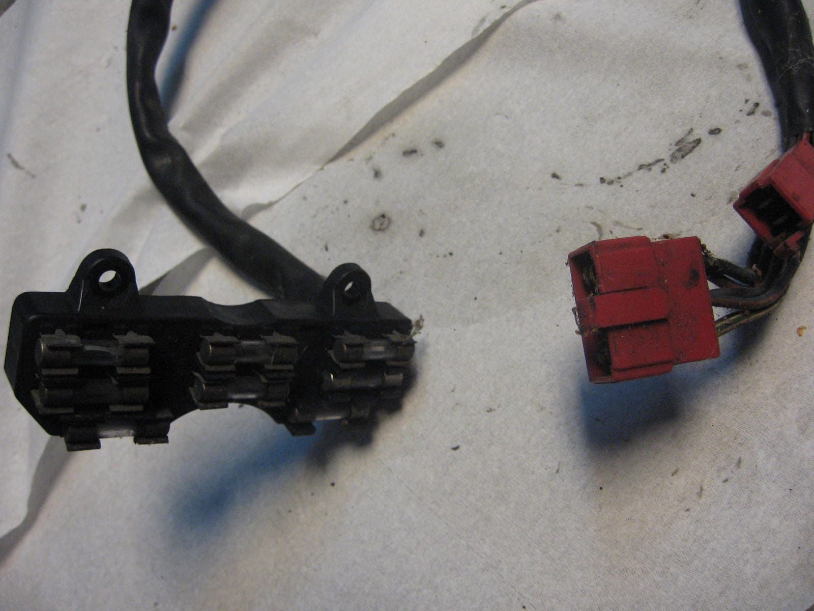 zekeringhouder op balhoofd -- CBX750F 84-85		38200-MJ0-611