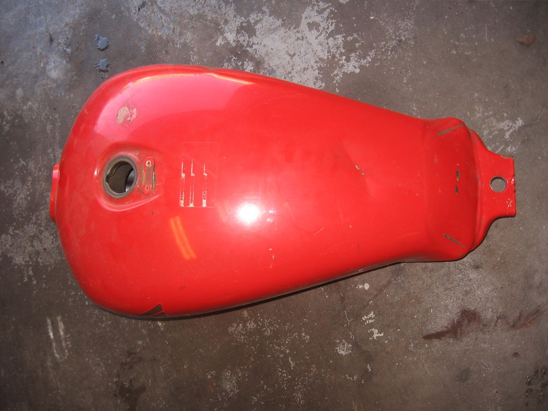 benzinetank met een aantal deuken  /zie foto/ cb250 1994 (1991-2002)