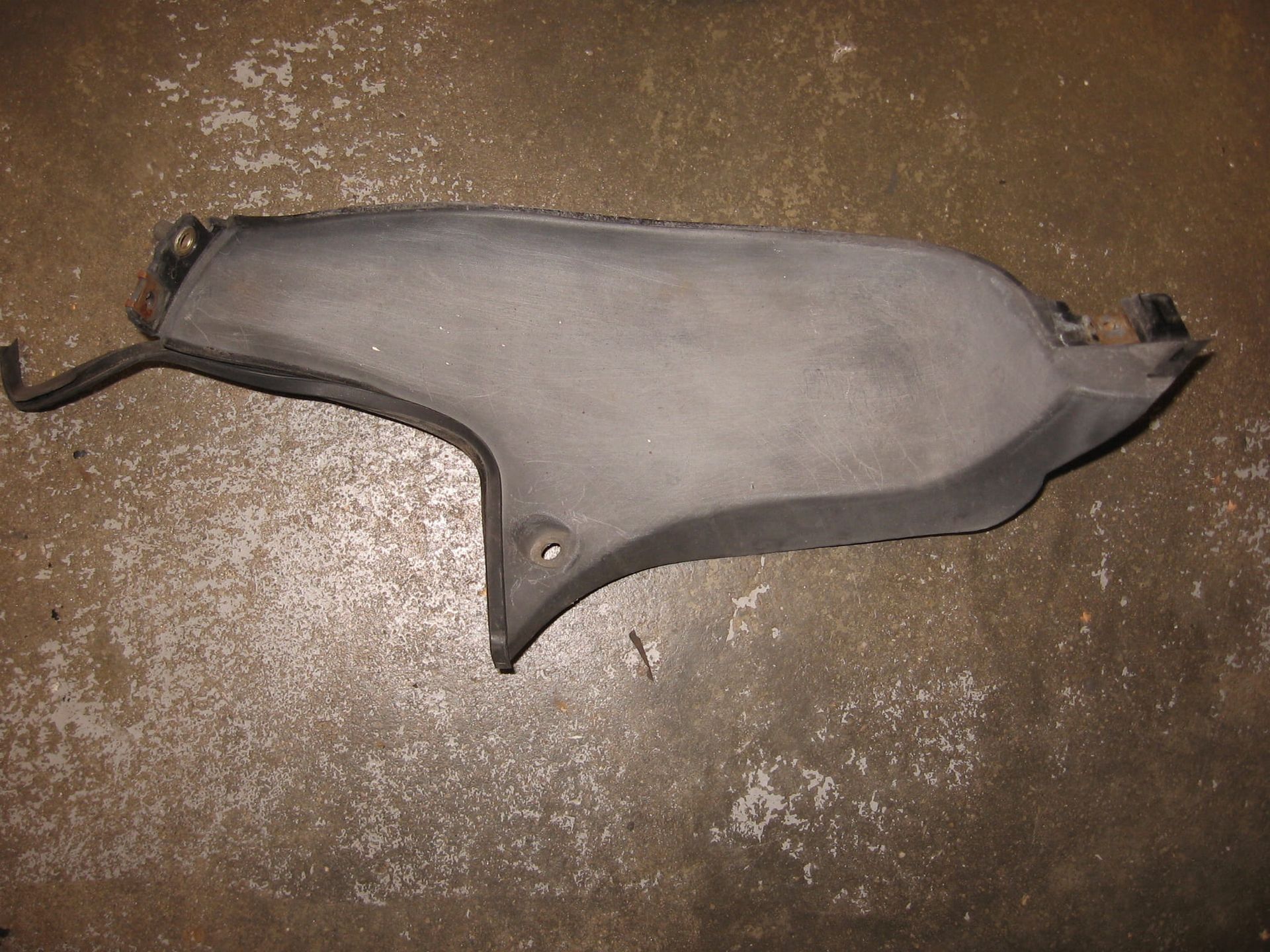 paneel binnenkant kuip rechts	Gsx1100f  89-94	94700-48b10-38t ,94700-48b10-291		, zeer verkleurd