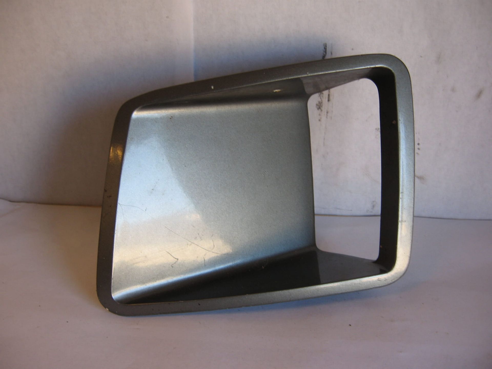 Air inlet left ,linker lucht inlaat r100 r80  RT kuip , grijs , 46631239143	46631328901