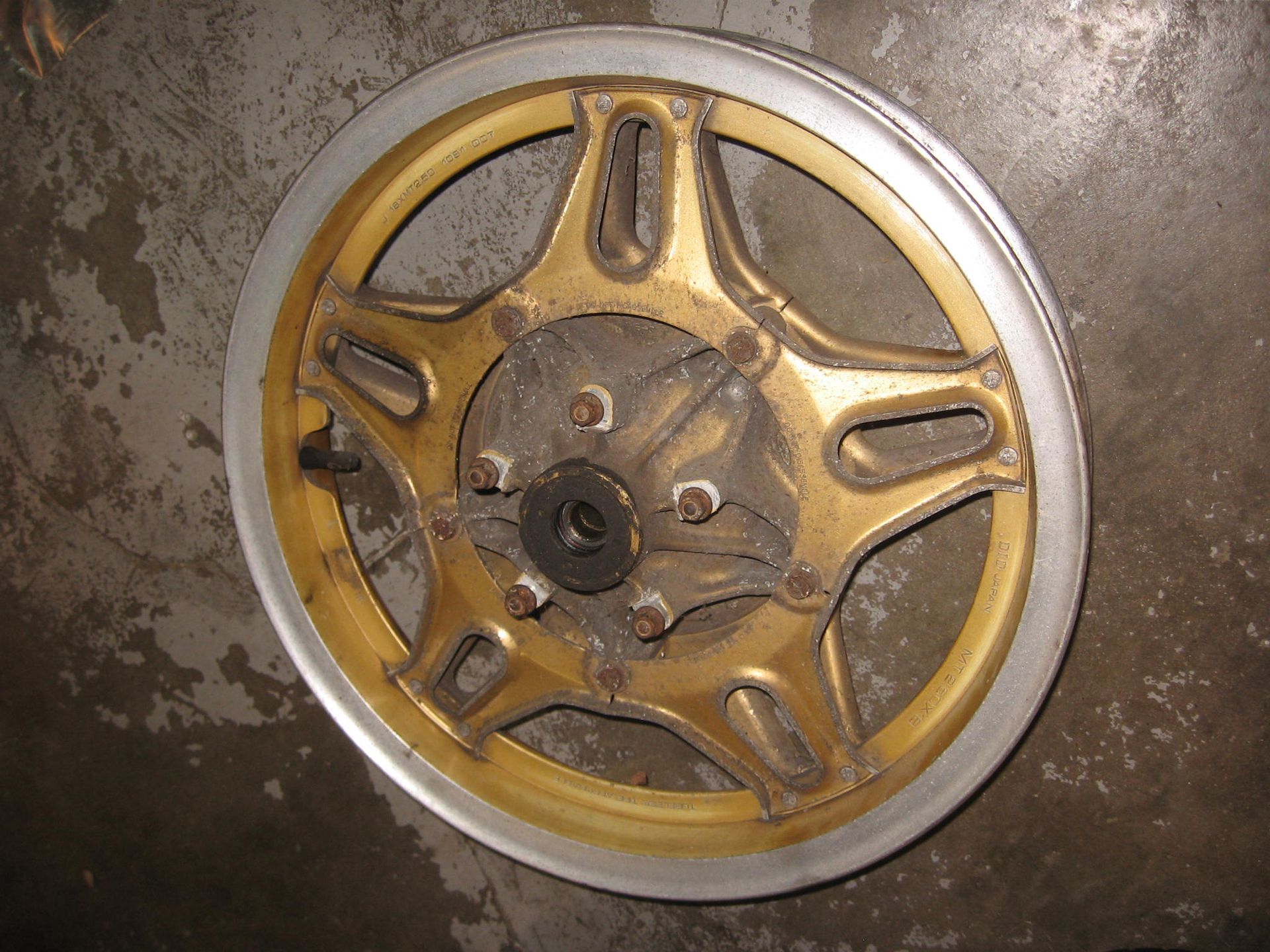 achterwiel goud	cb900fb cb900f2b	42650-438-730	42650-438-850 (2)