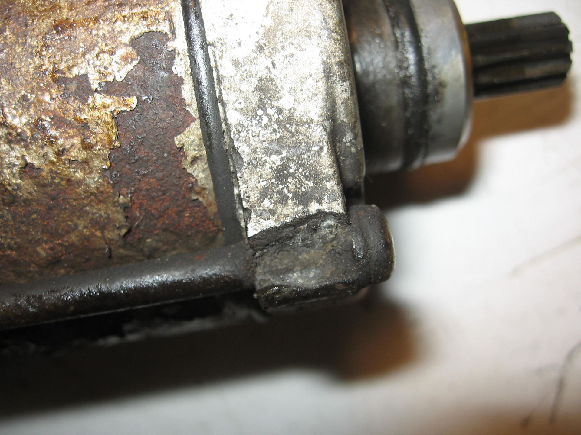 Startmotor /voorste deksel bij bout ver ingesleten/cmx450c 1986-87		31200-MM2-008 	31200-mm2-405