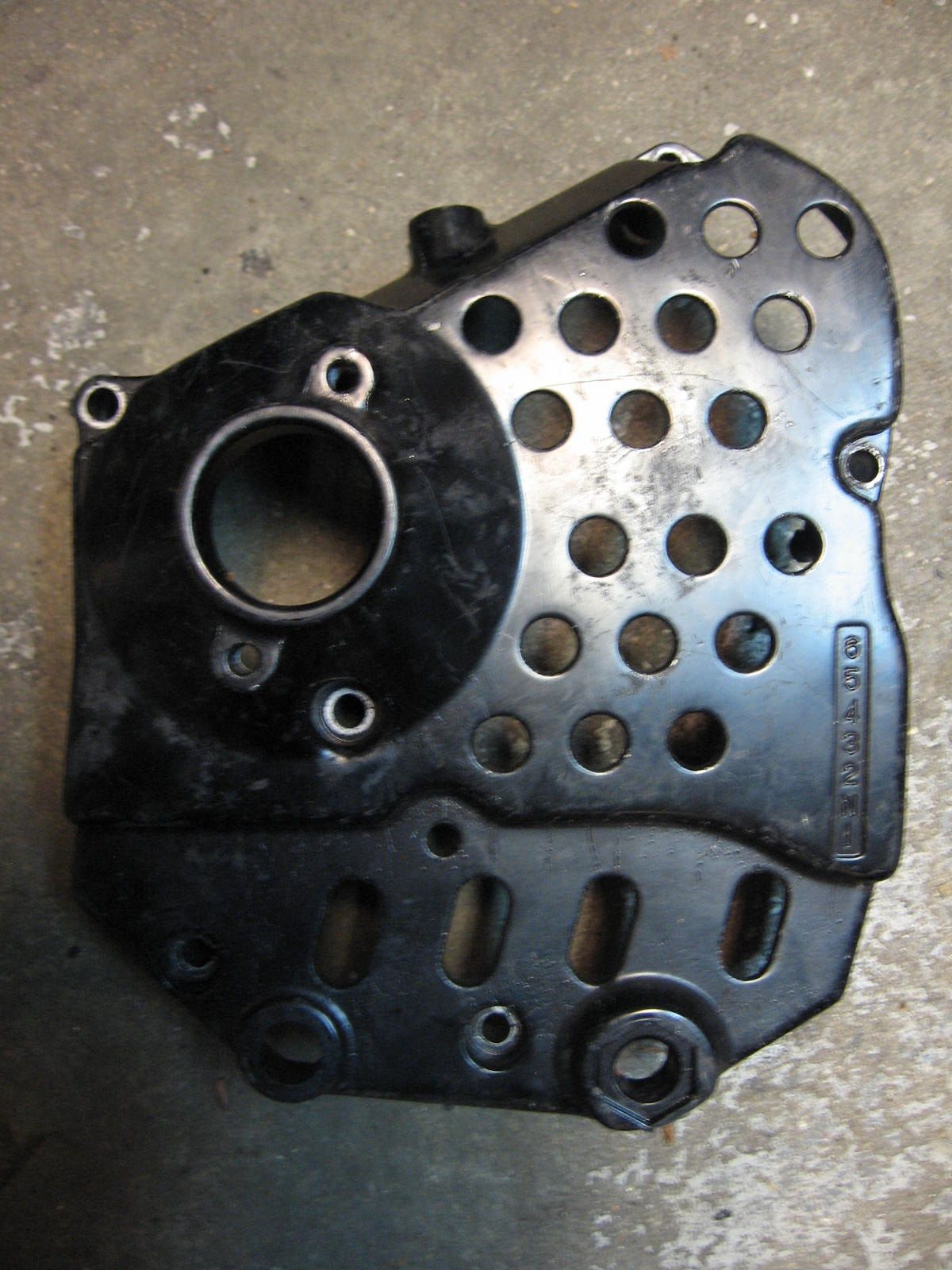 deksel voor voortandwiel , zwart Gsx600f 1988-97 , gsx750f 1989-97 11361-20c02 11361-19c04 , 11361-19c03 , 11361-20c01