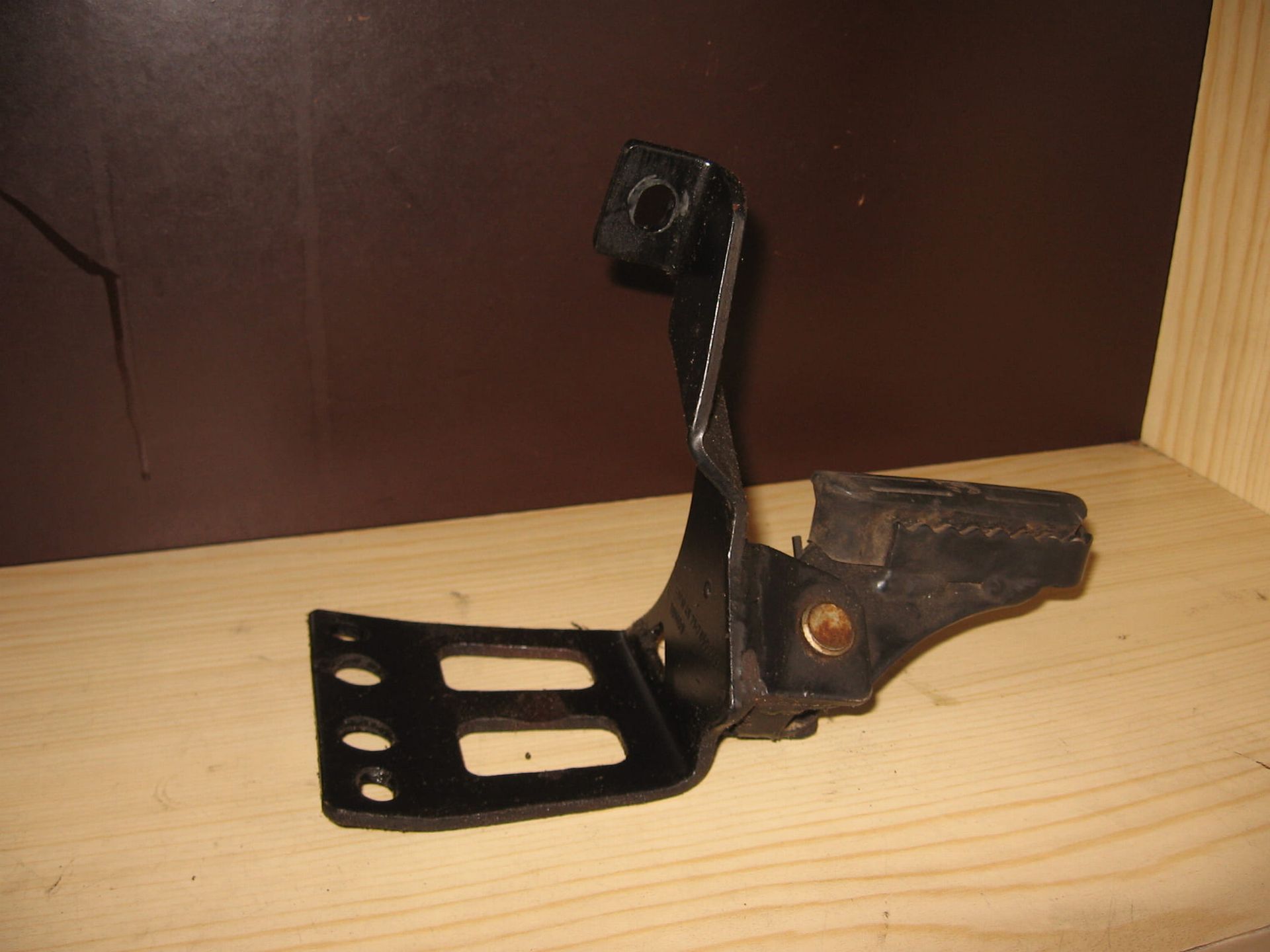 voetsteun met voetsteunplaat links	F650gs 99-04	46717668619 , 46717654663