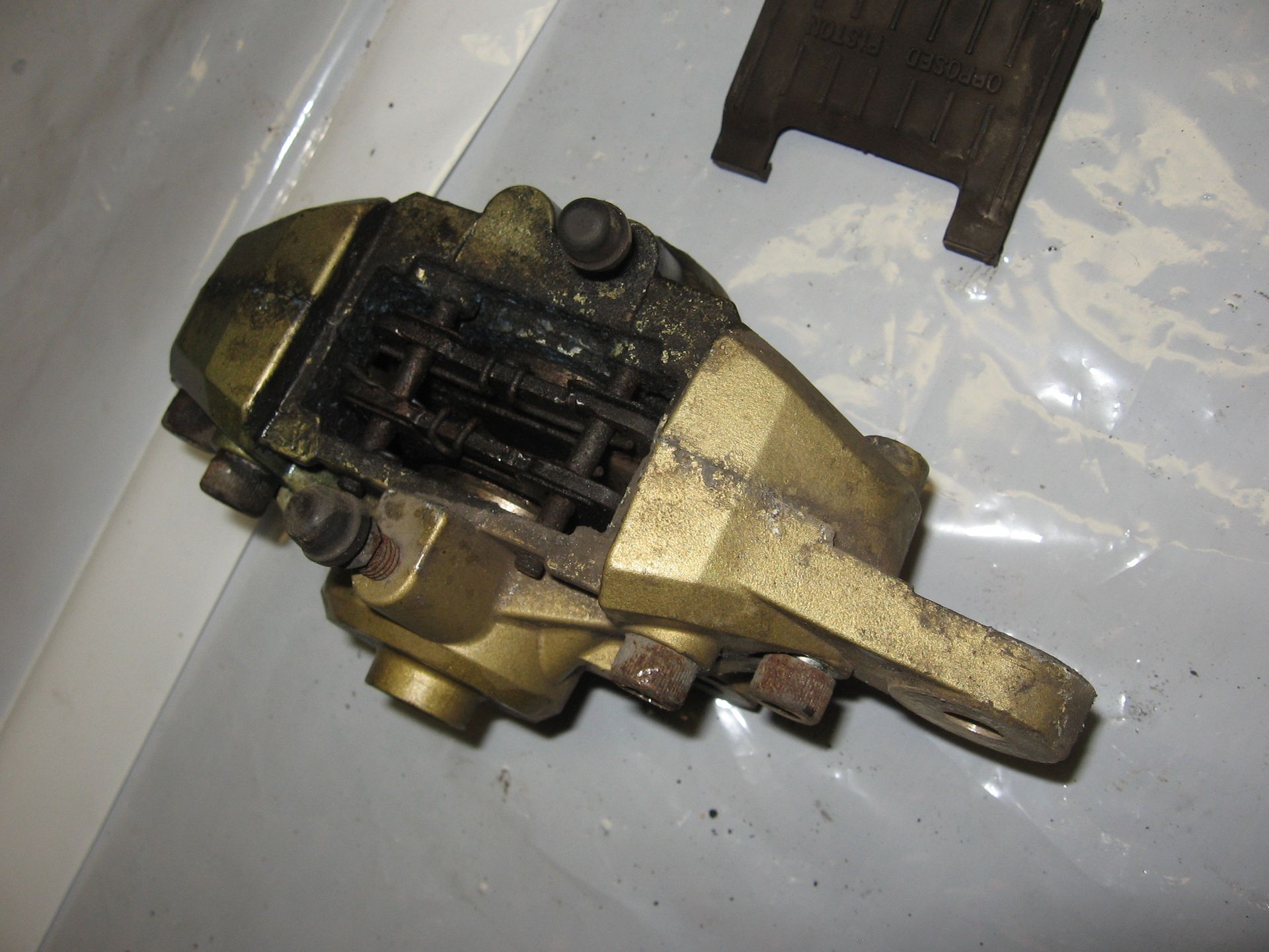 achterremklauw met werk	Gsx1100f 88-94	69100-48B01 	69100-48B00