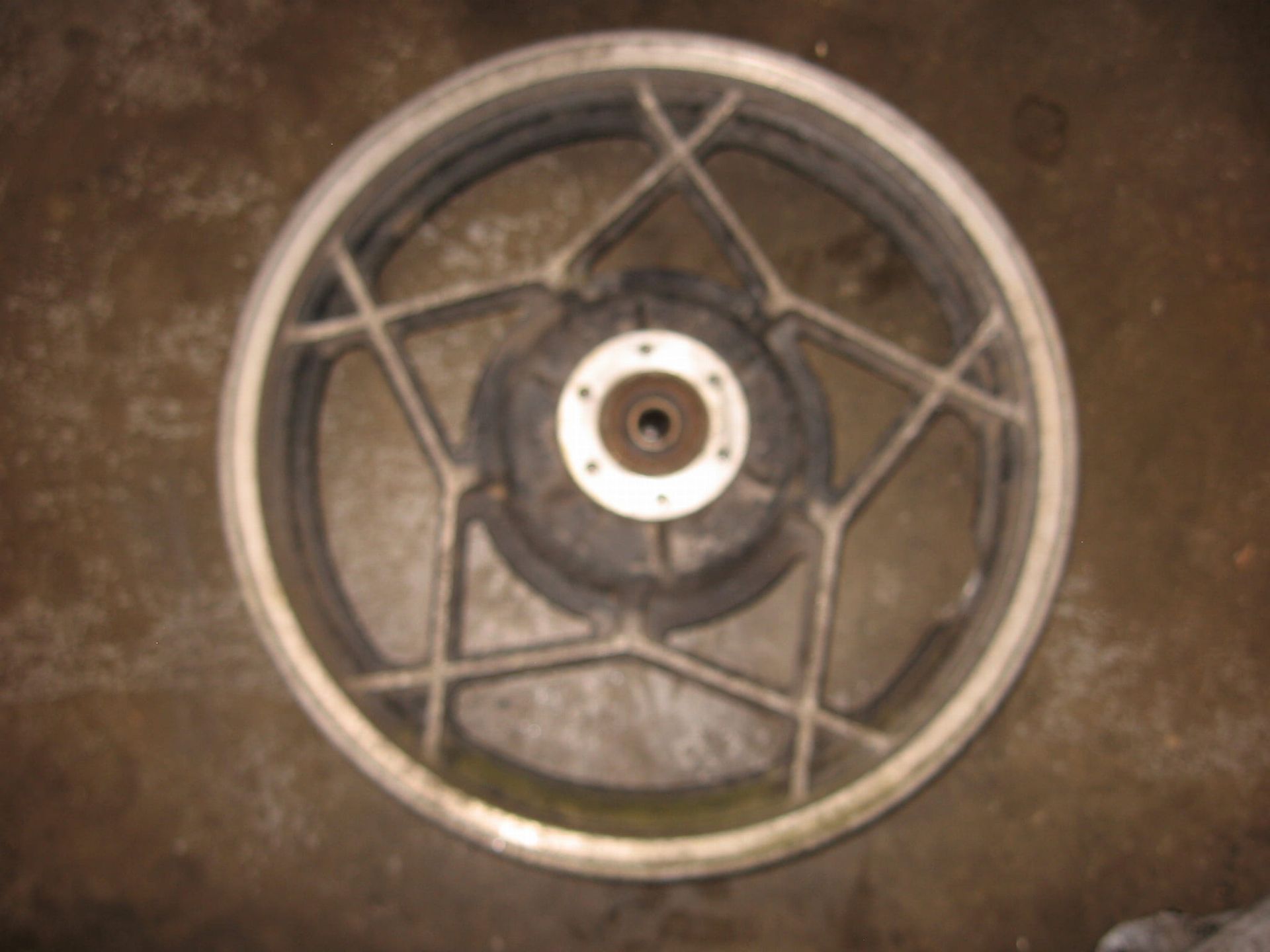 achterwiel 	Gs850gt  1979-81 , gs1000g 1980-81 ,   64100-45810 ,  64100-45810-12U