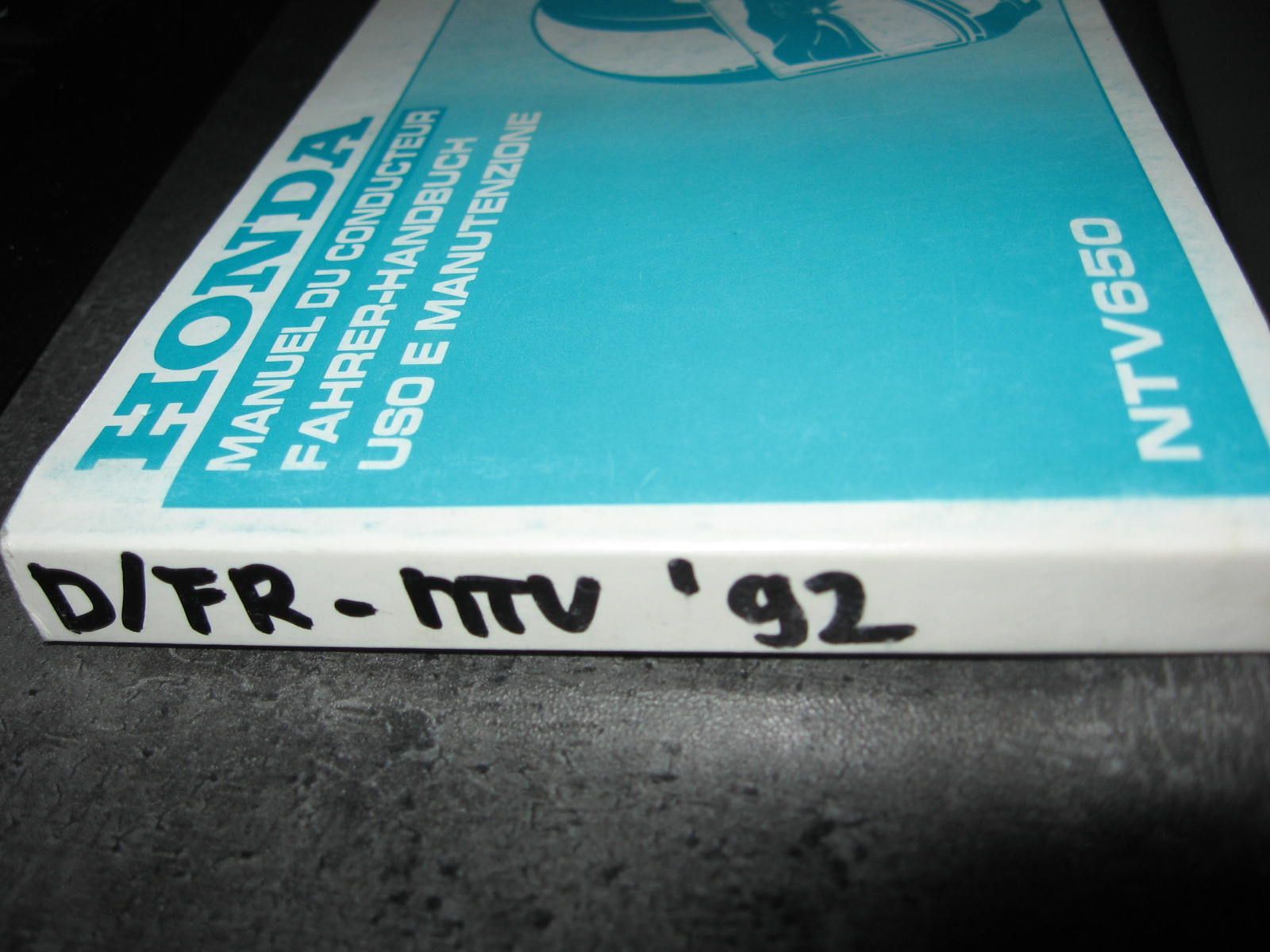 manuel du conducteur , fahrer handbuch , uso e manutenzione	Ntv650 1992		00x37-mz6-8000 , 37mz6800	zeer goede staat , kaft kleine sporen van vervoeren	, fa duits italiaans
