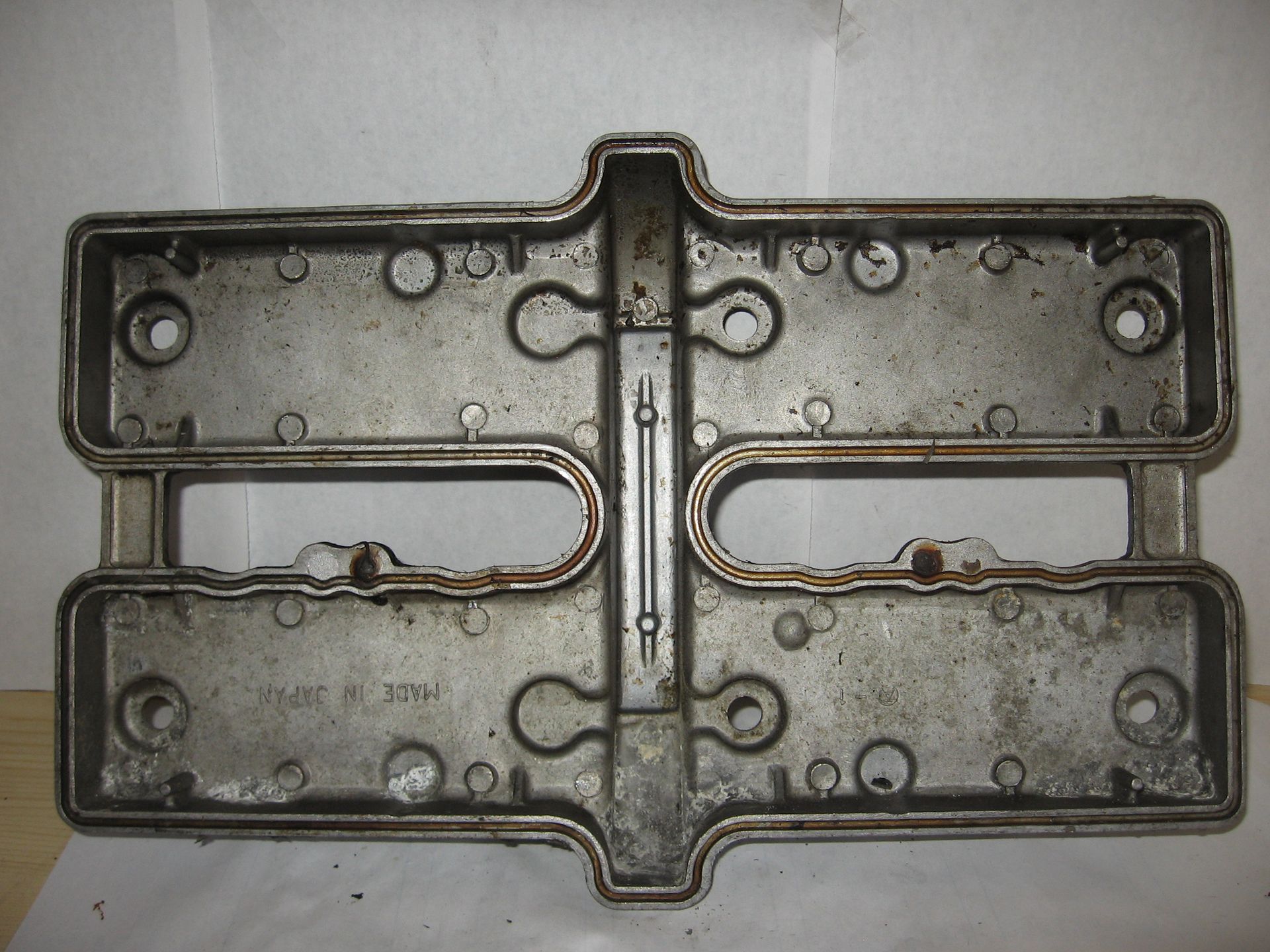 kleppendeksel grijs , 	Gpx600r 85-97 , gpx500 , gpz600r 85-89 , zl600 86-87	14024-1142	14024-1161