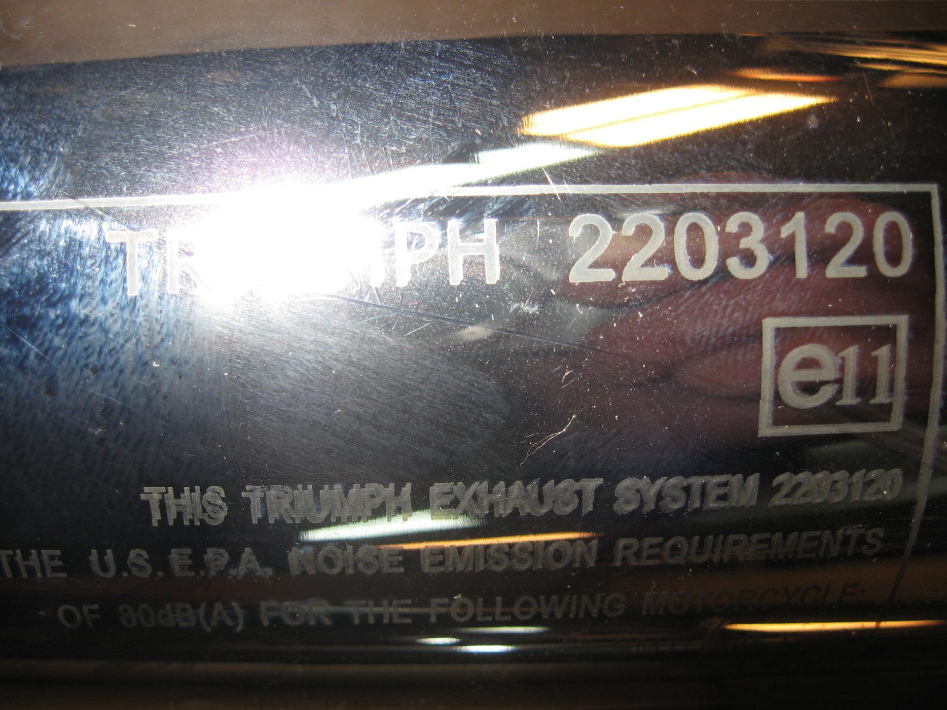 uitlaatdemper  links  // Triumph Thunderbird 1600 ,1700 standaard, Thunderbird 1600 ,1700 storm 2009-2017	nieuw maar jaren niet ingepakt opgeslagen gelegen			T2203120