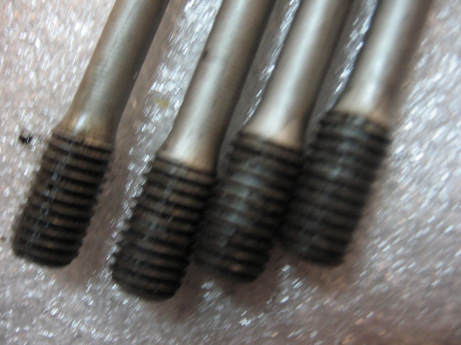 4x draageind cilinder/kop	Cb250 1991-2008	90031-kb4-670