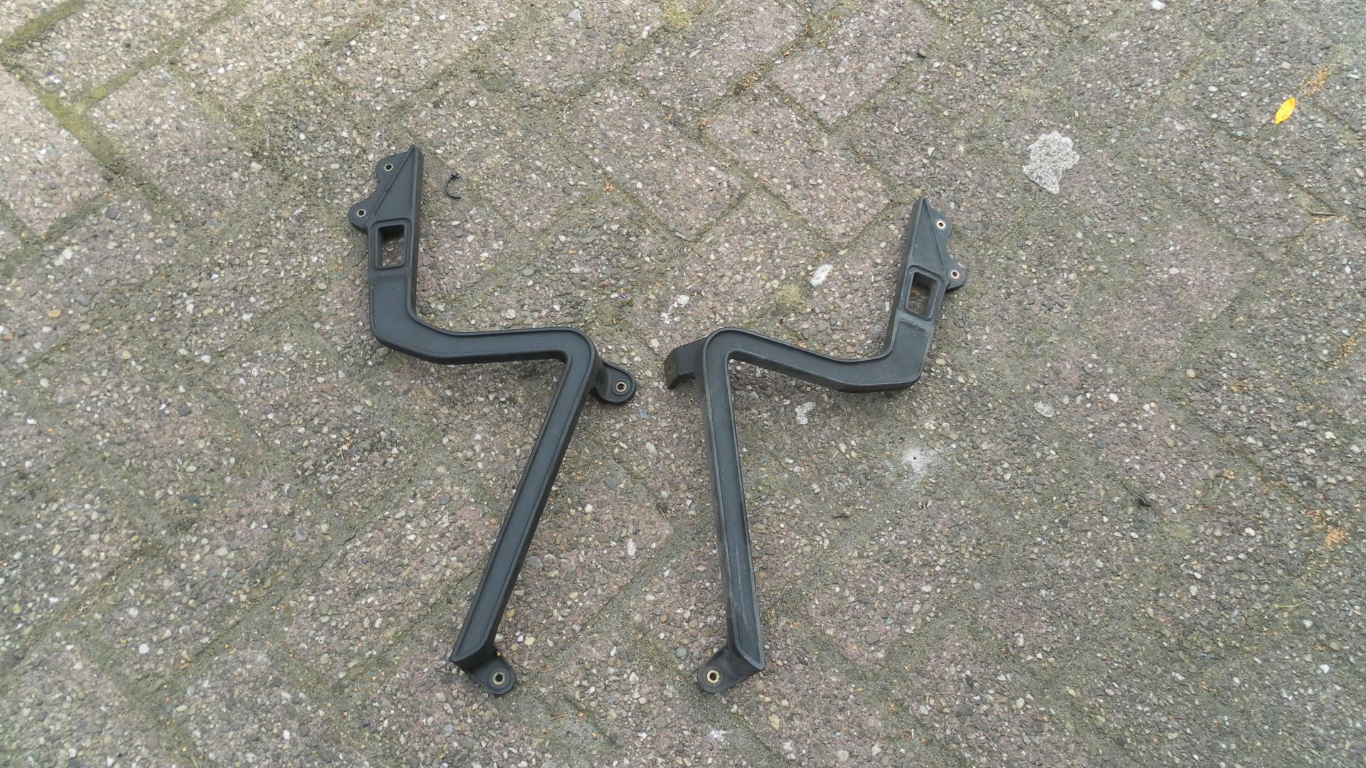 kofferhouder links en kofferhouder rechts	k75 ,k100 ,k1100 , r100 1992-96	46542300037,47	Set : 46542303189