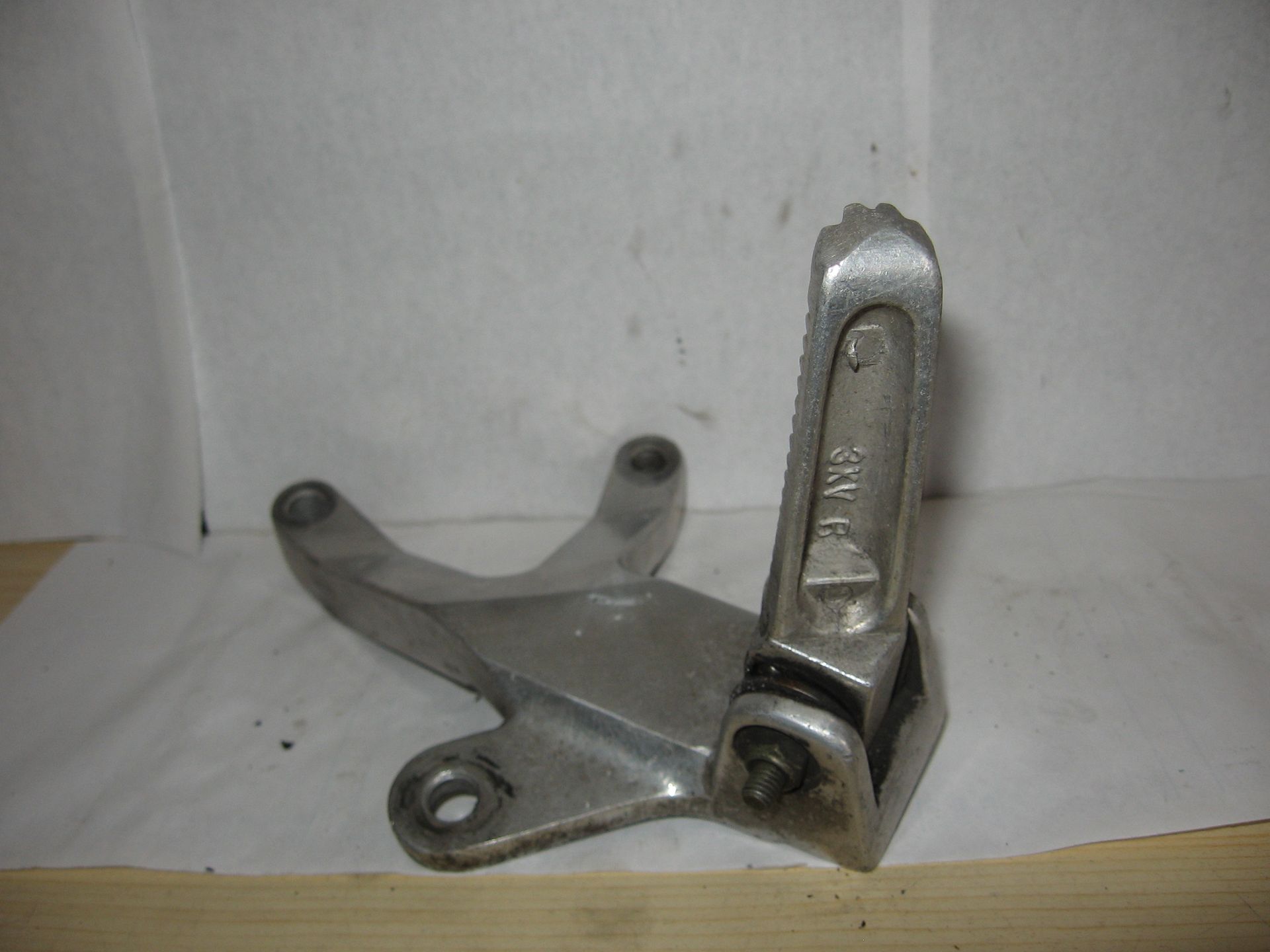 schetsplaat voetsteunhouder passagier rechts	Fzr600 94-96	Fzr600 94- , yzf600 98-07 (US)	4JH-2742L-01	3XV-27431-00