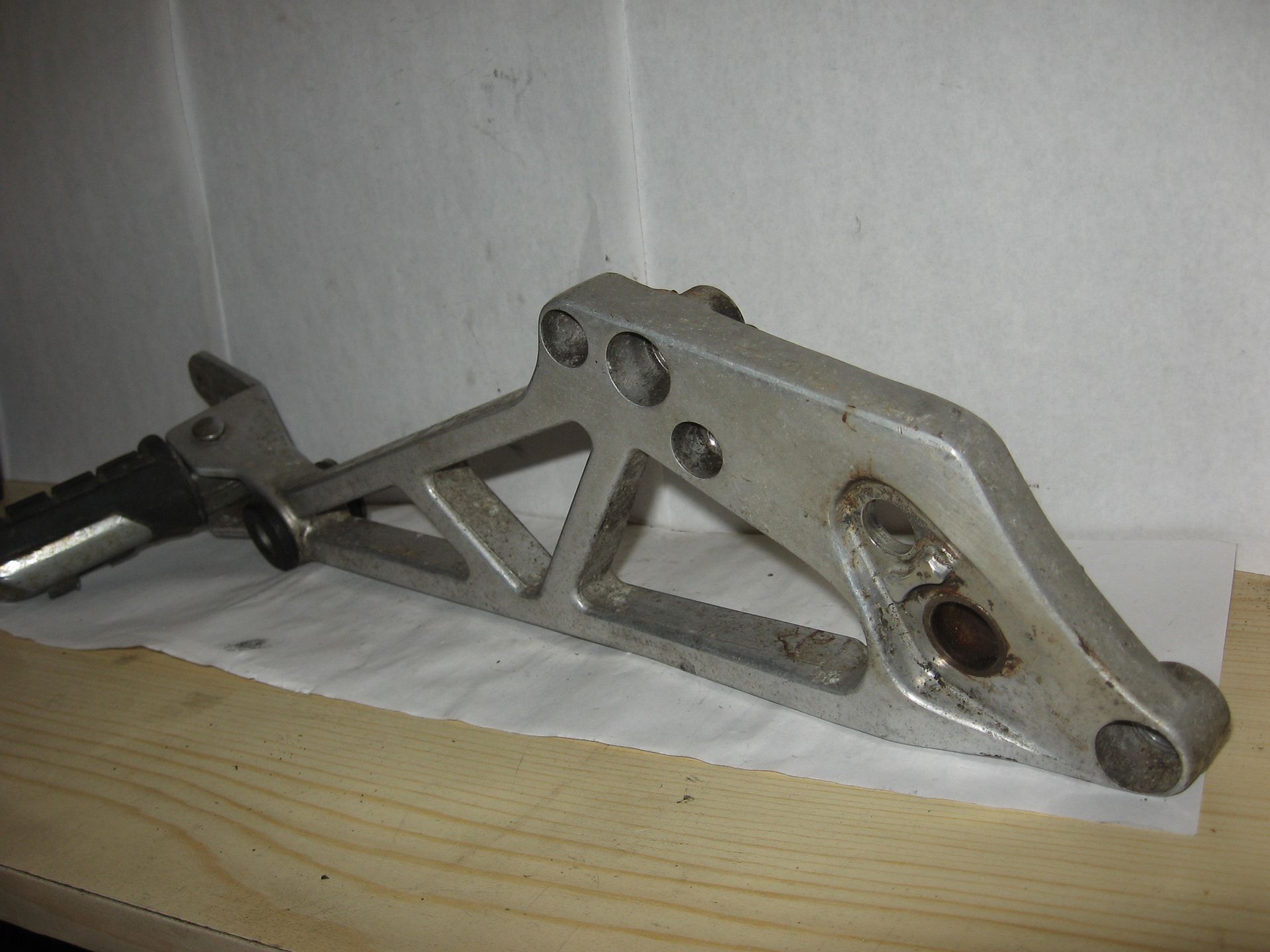 Rechts schetsplaat voetsteunhouder met duo voetsteun	vf750f vf700f 83-85	50610-MB2-010