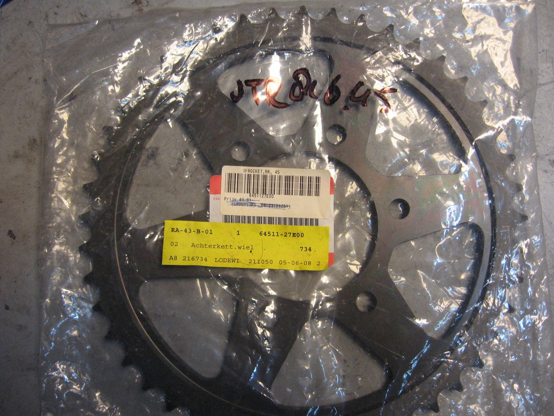 Achterkettingwiel / achtertandwiel	jtr816.45	,oem 64511-27e00