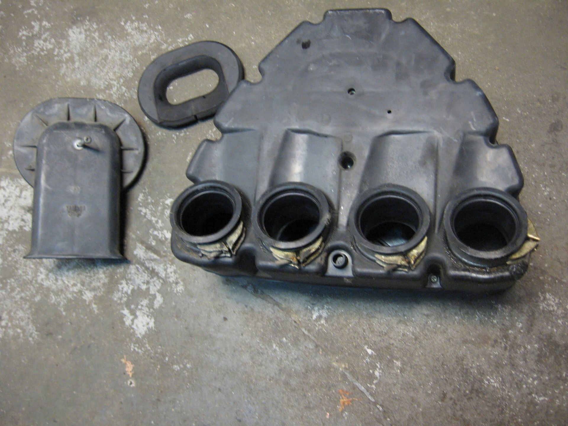 luchtfilterhuis met verbindingsbuizen	Fzr1000 89-95	3gm-14401 , 3gm-14422 , 3gm14432 , 3gm-14453