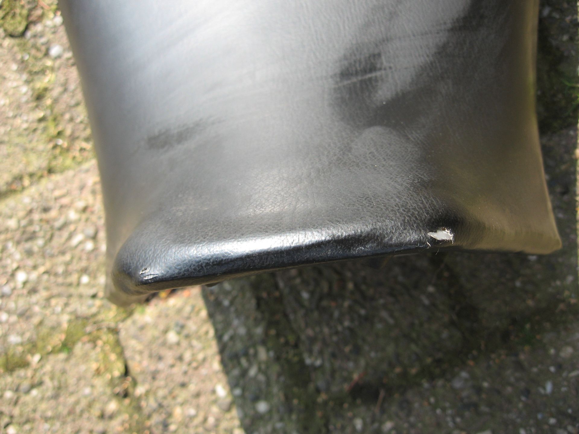 Zadel , beschadiging bij punt voorkant	Fzr1000 1991-95	3GM-24730-50