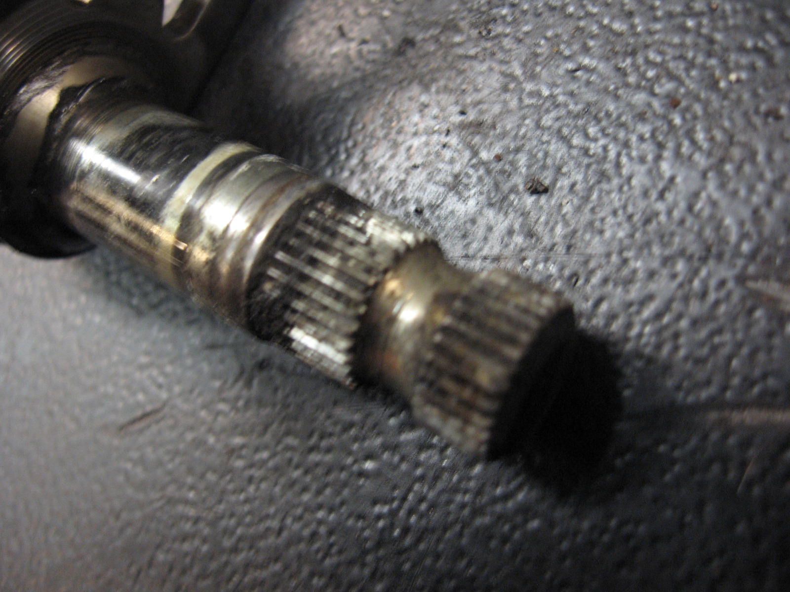 shift lever assymble , schakelas ( goede vertanding)	Xj700 1985 -86, xj750 82 . xj650 80-83	4h7-18120-02