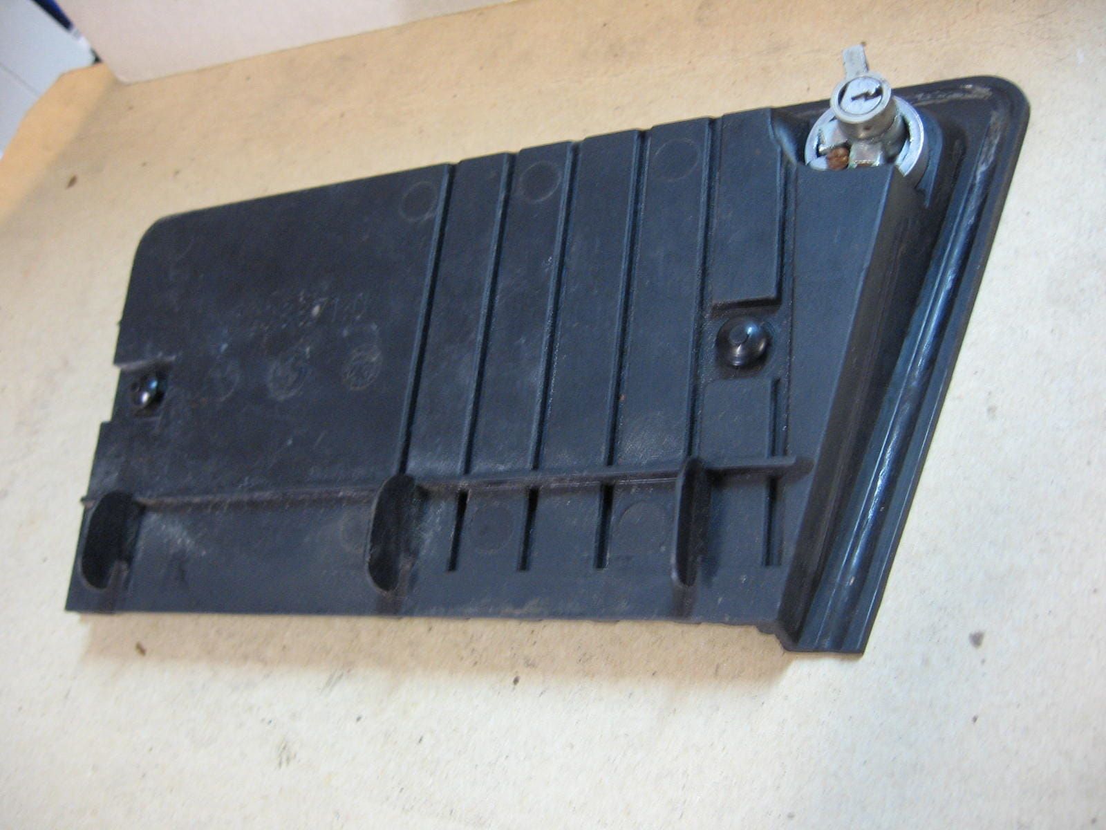 deksel opbergruimte kuip , slot in de hoek	R100RT R80RT	46631238873	46631241493 , 46631249486