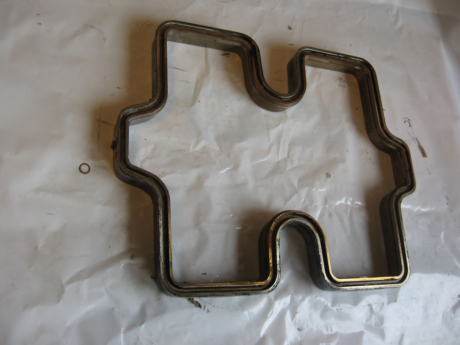 tussenrand kleppendeksel achterste cilinders	Vf750s 82-83 ,  vf750c 82-83 , vf700 82-85 , 12341-MB0-000 	12341-MB0-010