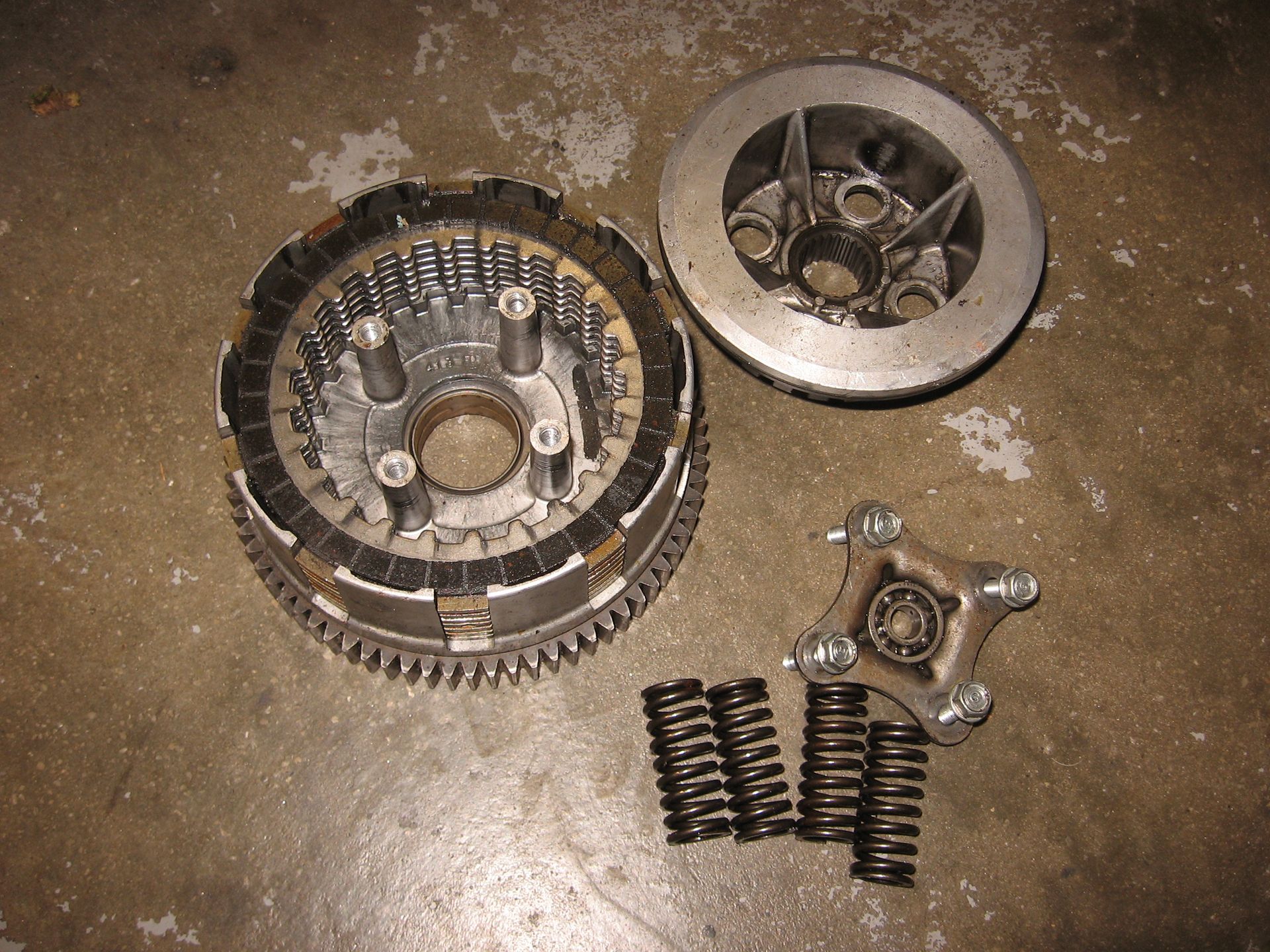 koppeling 	Cb400t 1979-81 , 	22100-413-010 ,22120-413-000 ,  22350-413-000 , 22361-413-010