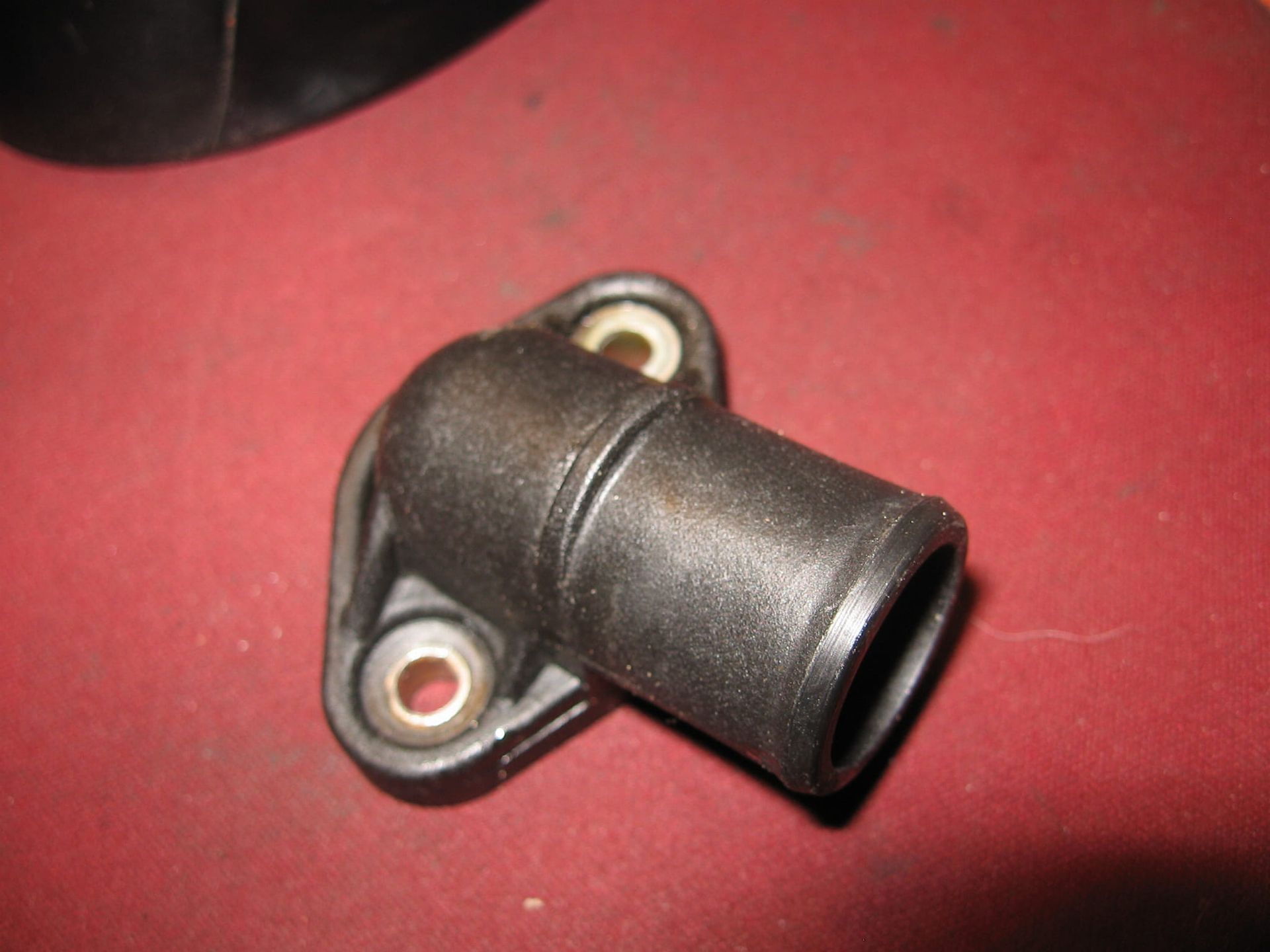 haakse aansluiting koelslang op kop	F650gs 99-2008, dakar 00-07 , f650cs 01-05  	11127652876