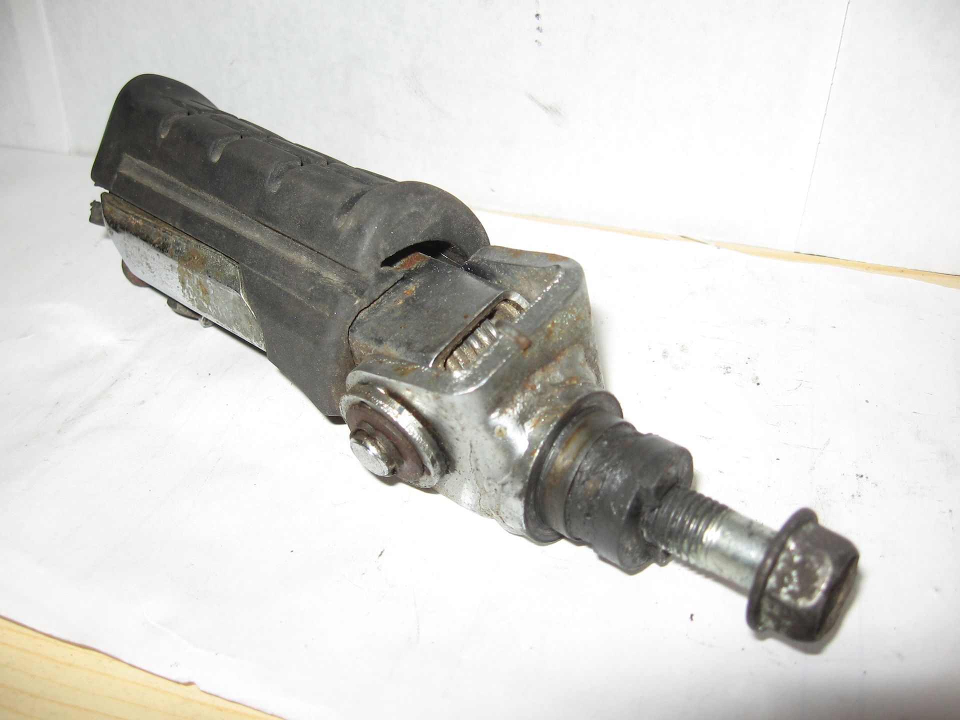 voetsteun met houder links , bestuurder	Vf750f 83-85,  vf700f 84-85	50640-mb2-010 , 50640-mb2-000	50640-mb2-305